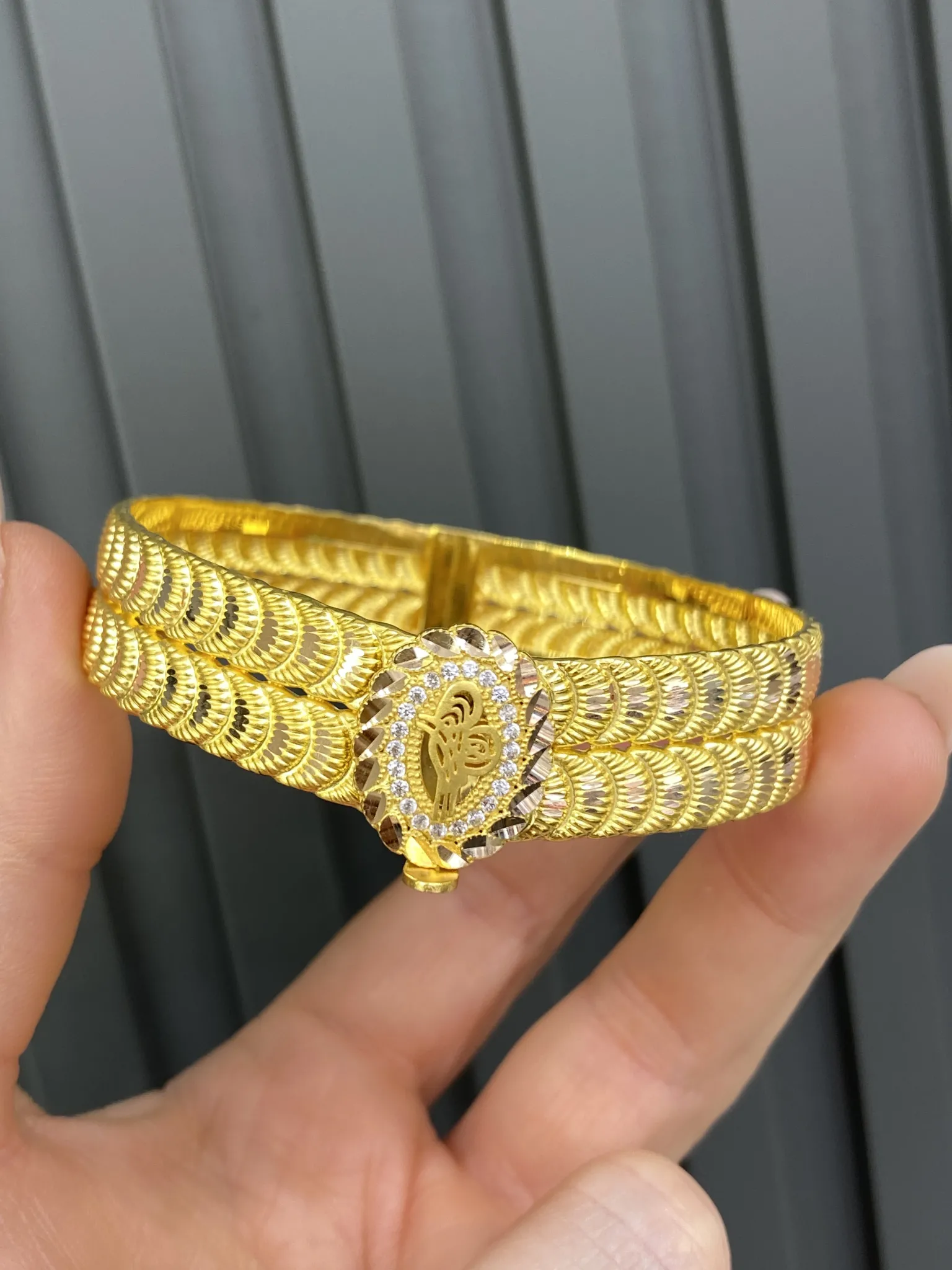 Favori Marka Tuğralı Sarı Kelepçe