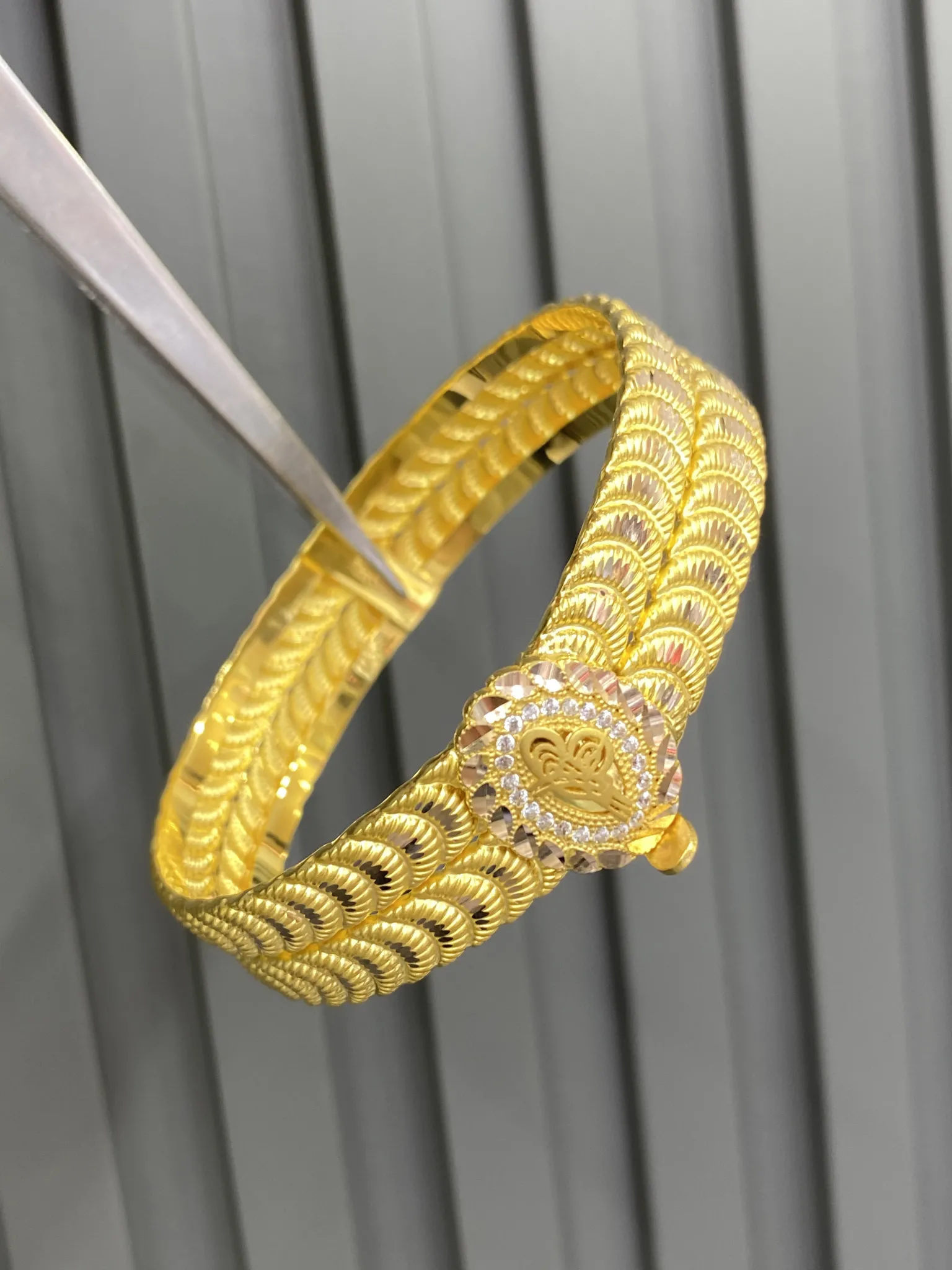 Favori Marka Tuğralı Sarı Kelepçe