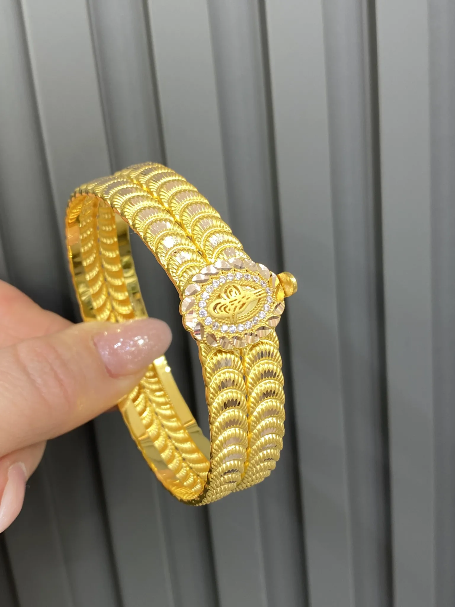 Favori Marka Tuğralı Sarı Kelepçe