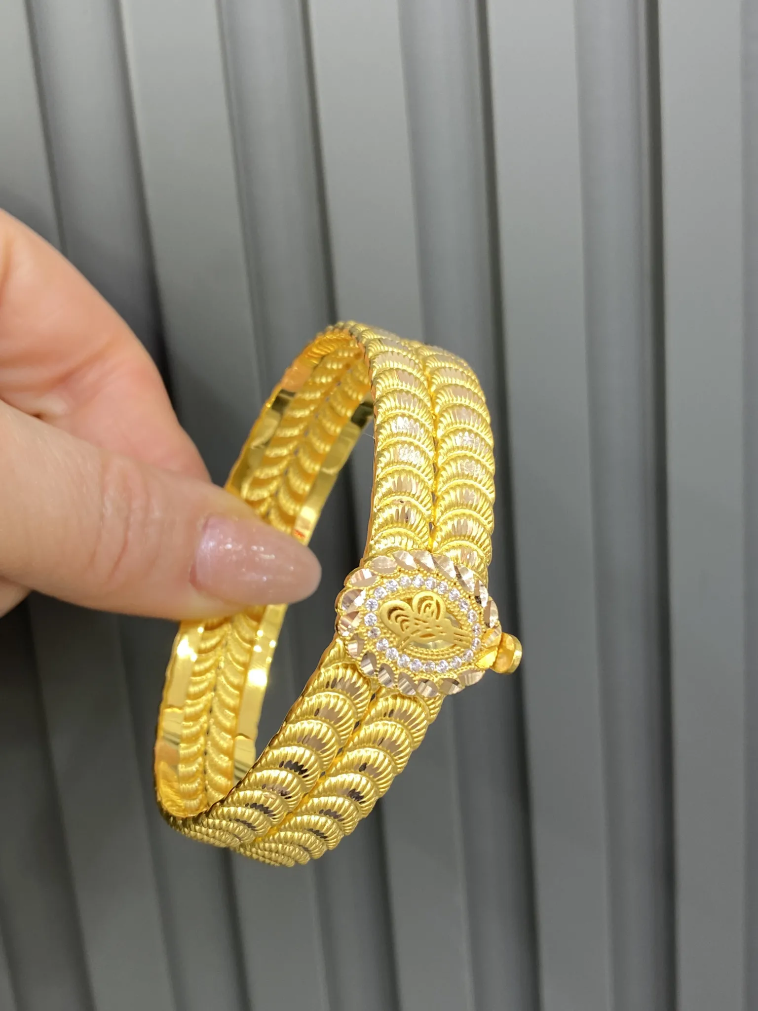 Favori Marka Tuğralı Sarı Kelepçe