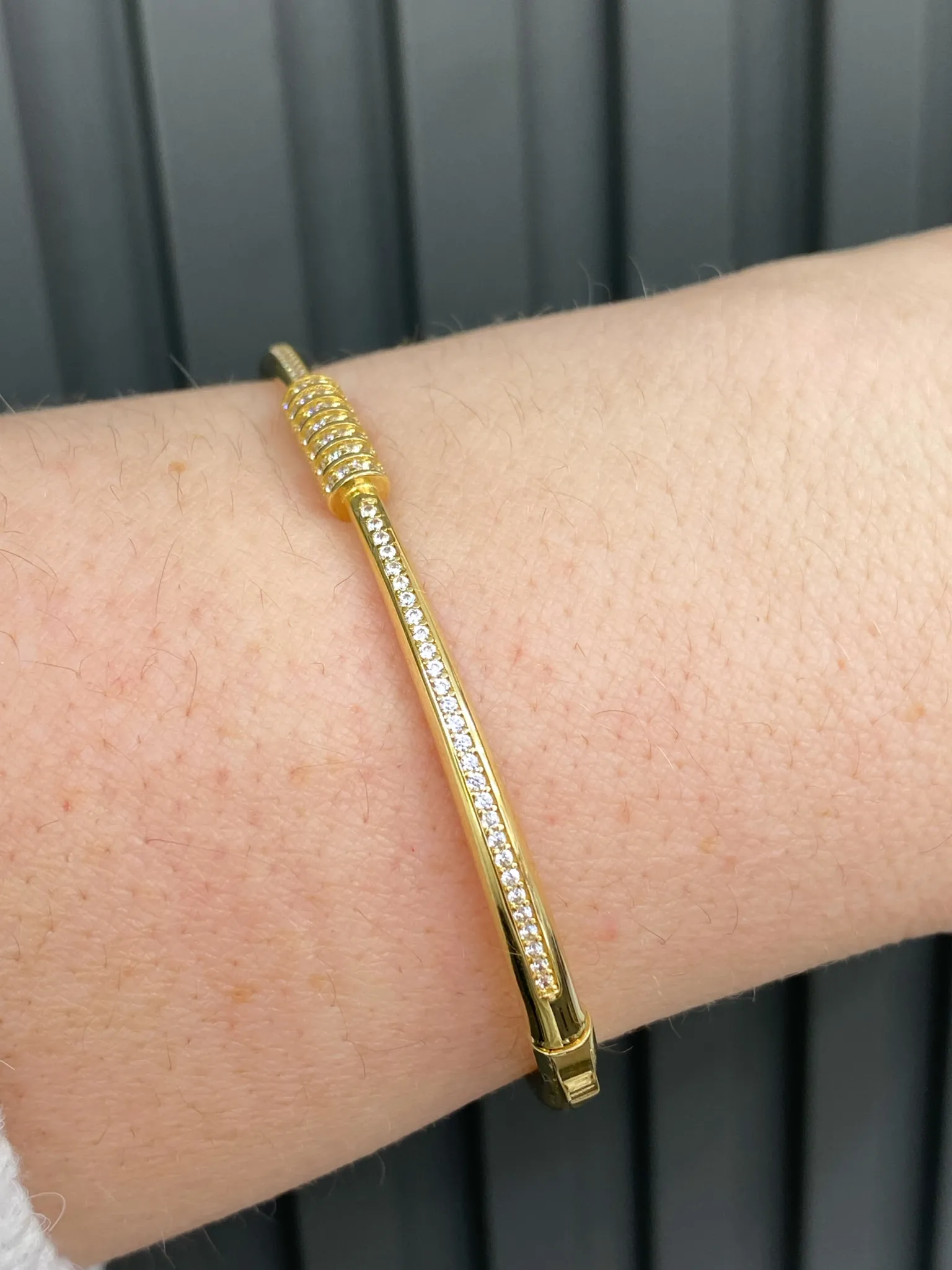 Favori Marka İtalyan Model Taşlı Kelepçe 