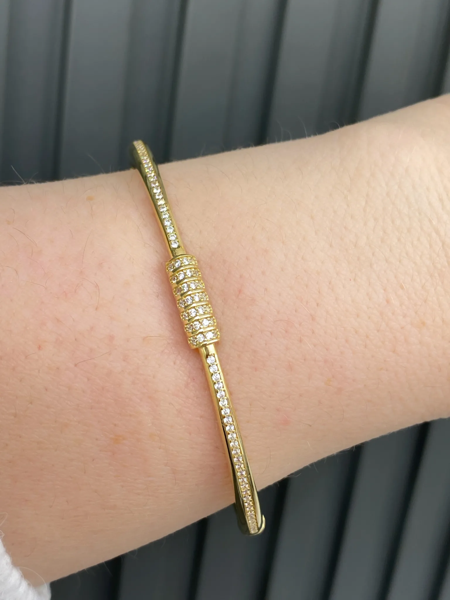 Favori Marka İtalyan Model Taşlı Kelepçe 