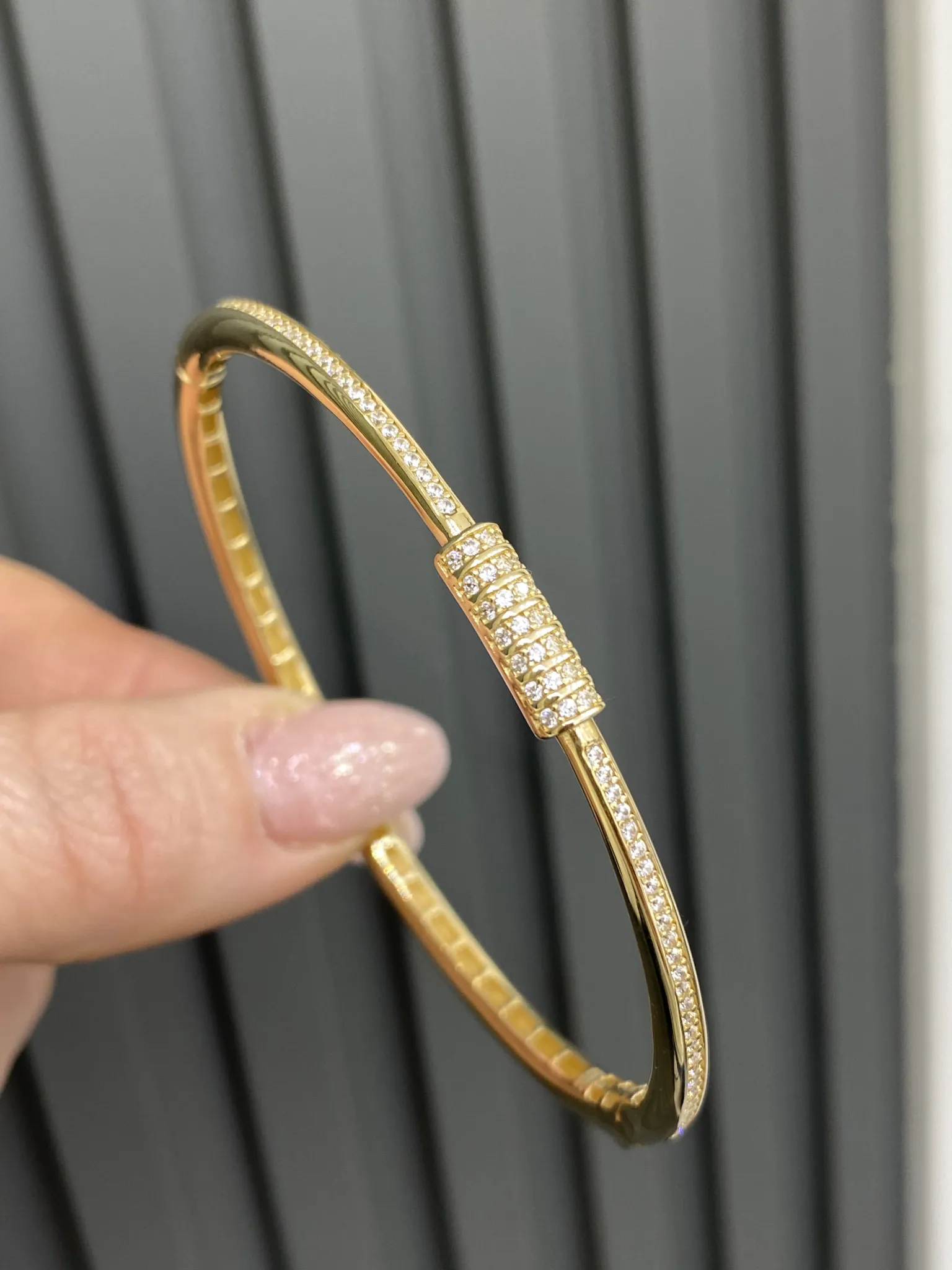 Favori Marka İtalyan Model Taşlı Kelepçe 