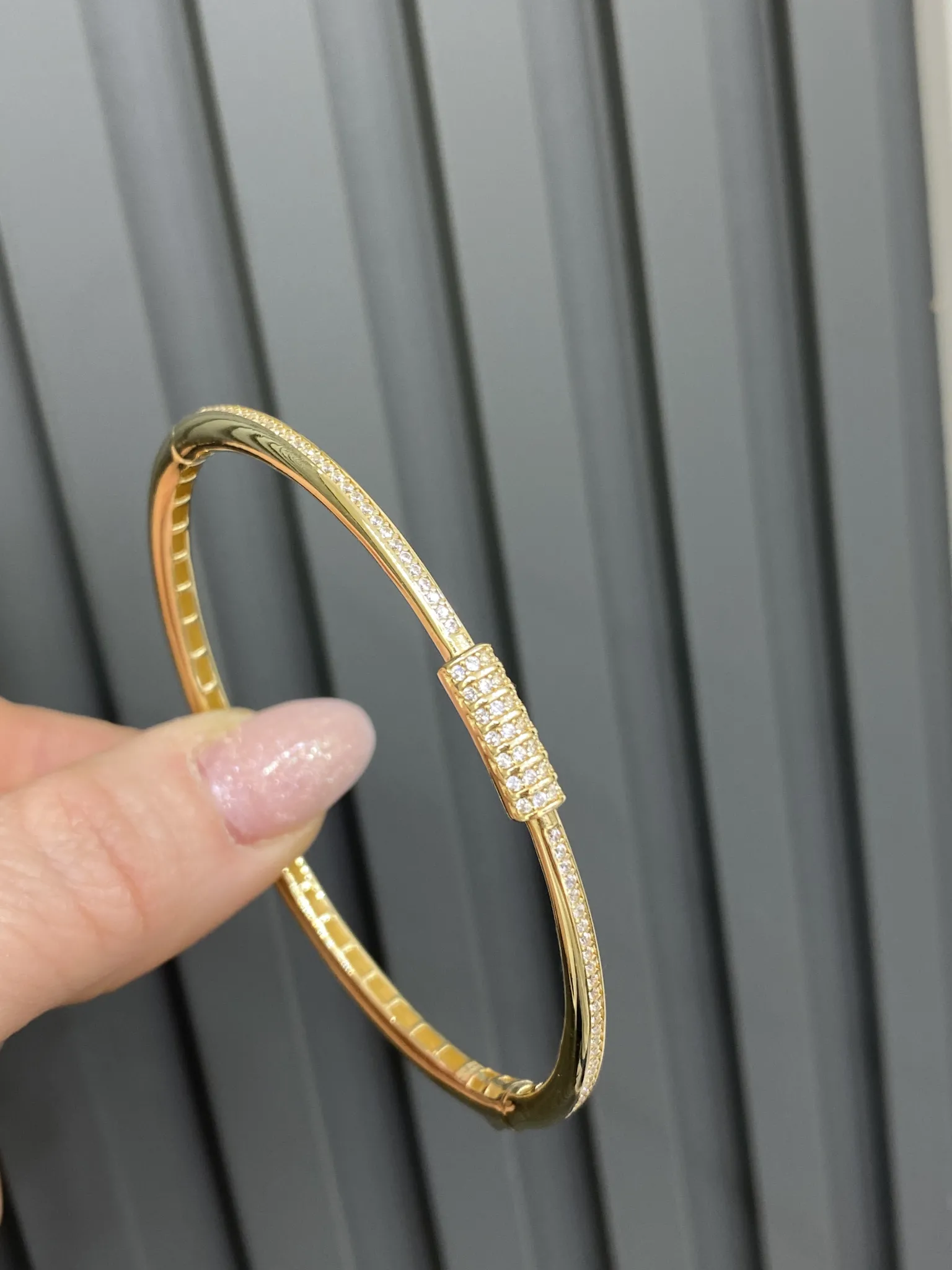 Favori Marka İtalyan Model Taşlı Kelepçe 