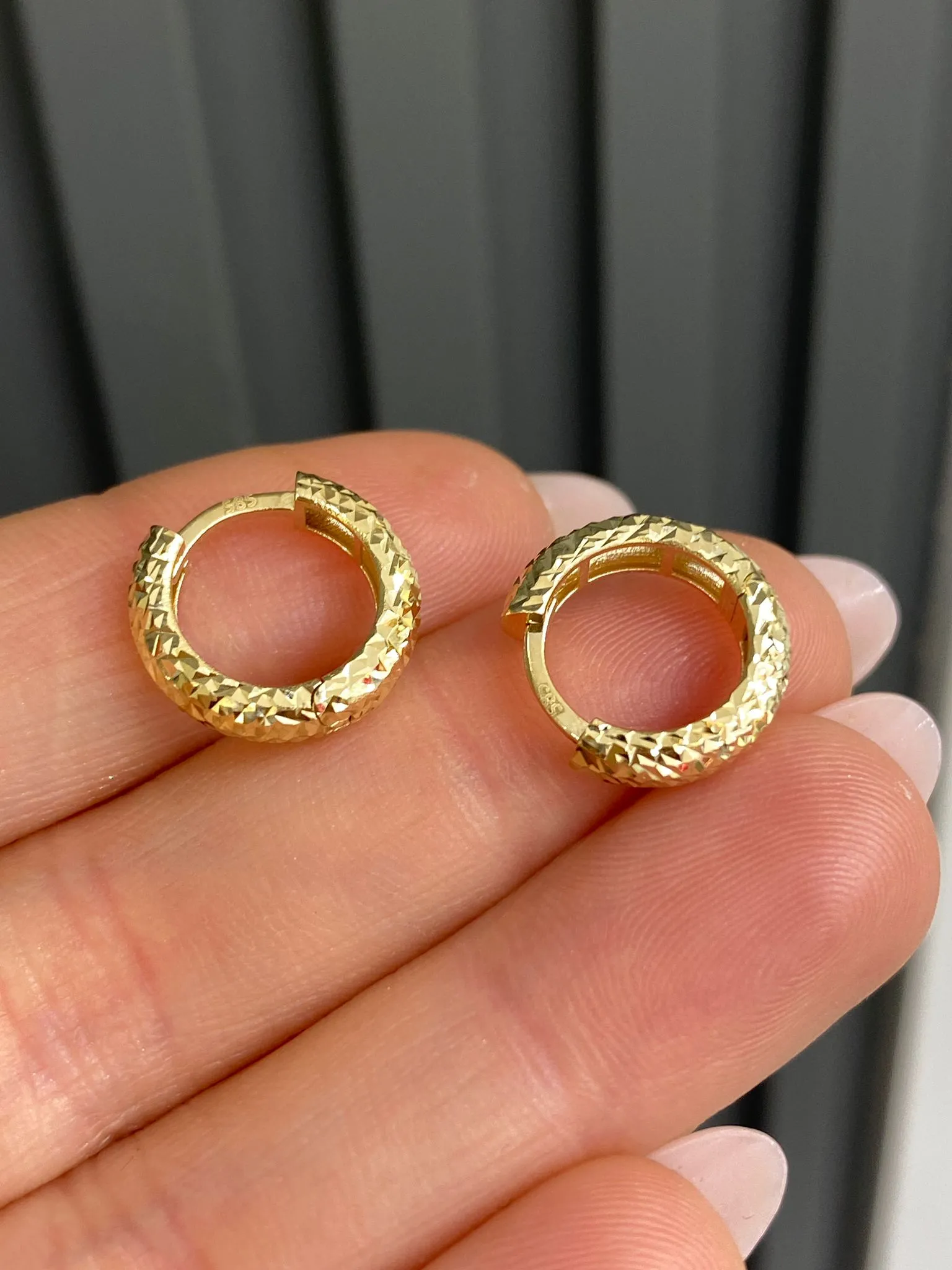 Favori Marka Kalemle Halka Model Küpe