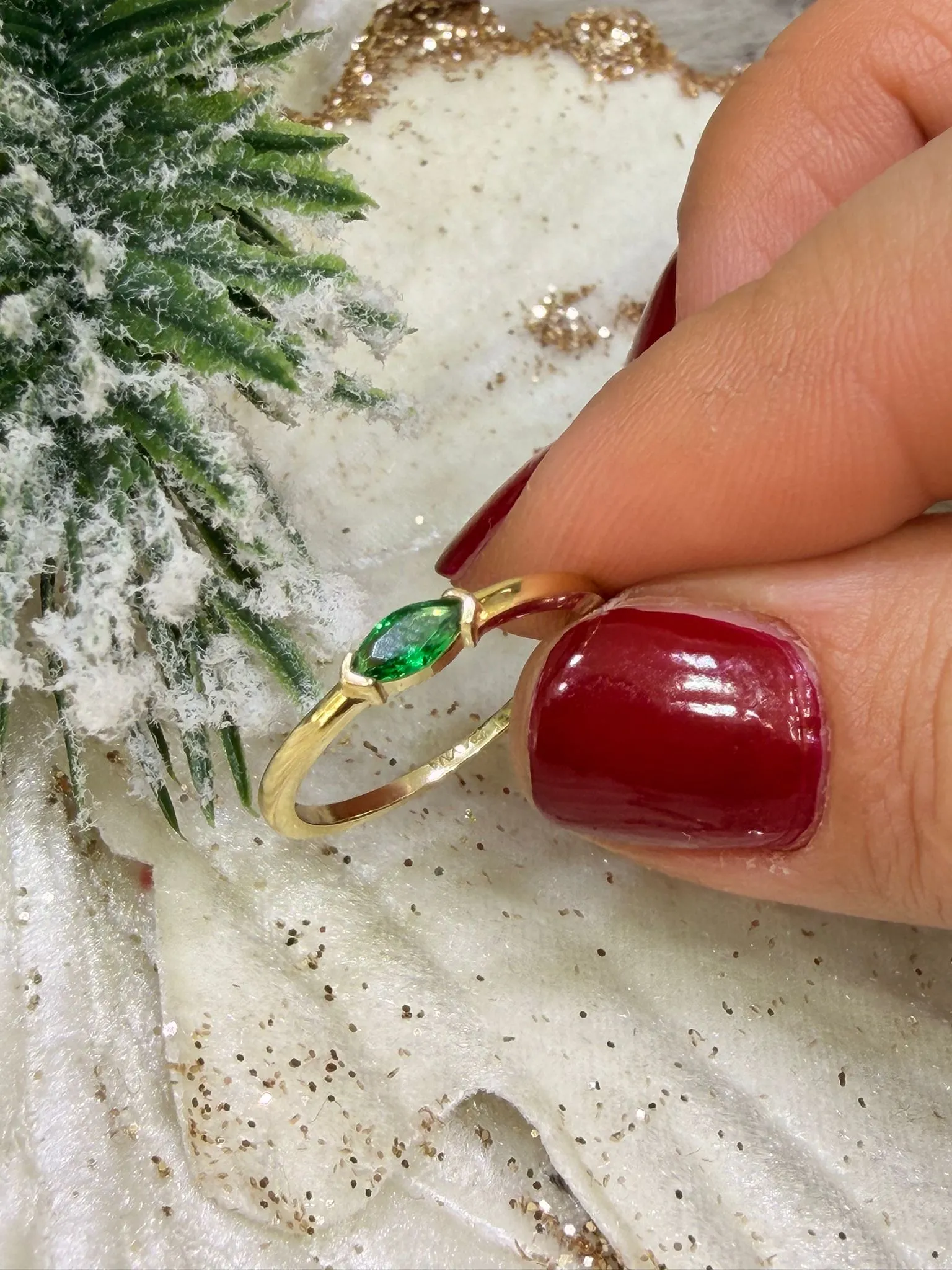 Favori Marka Yeşil Taşlı Minimal Model Yüzük