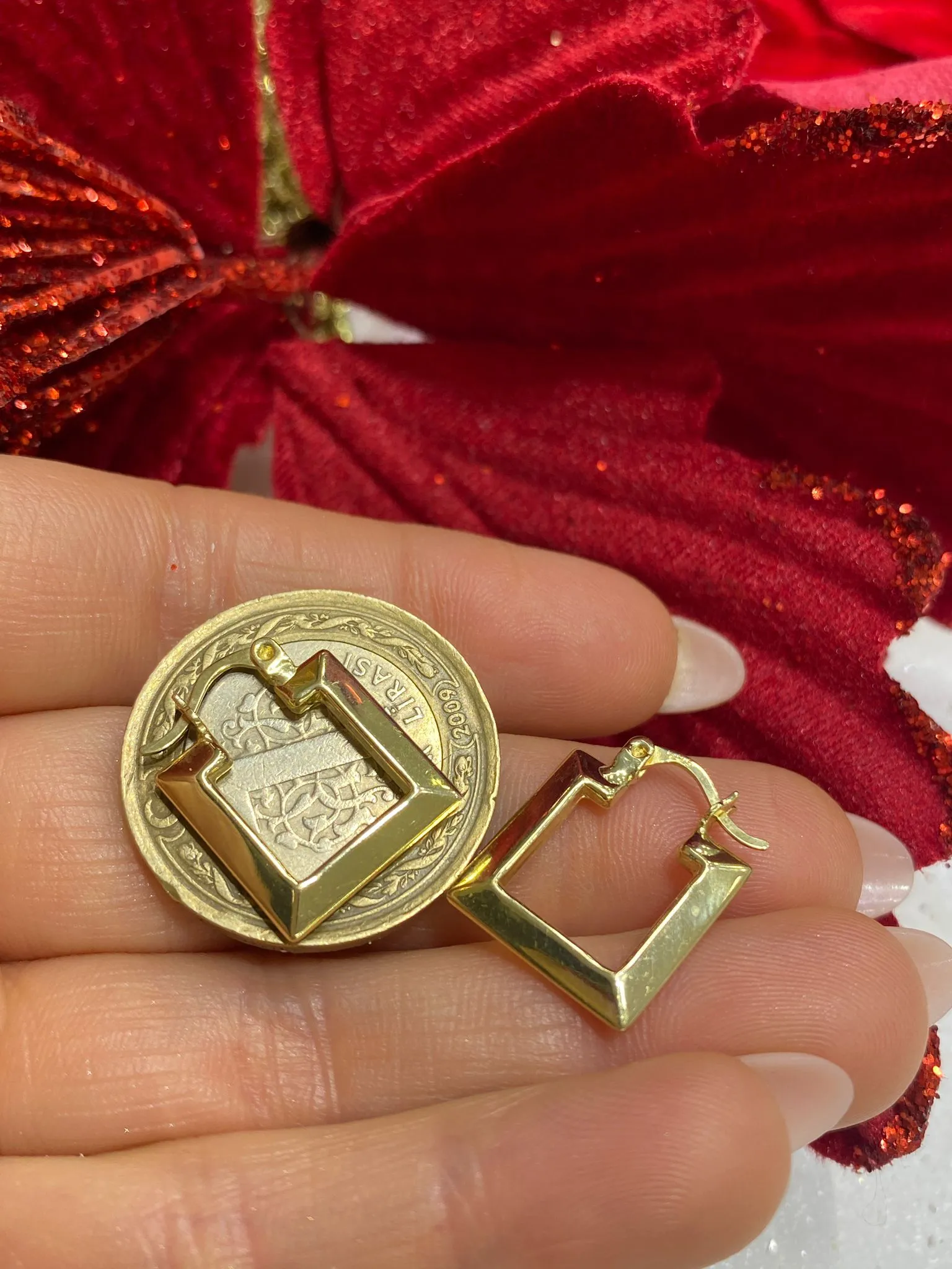 Favori Marka Kare Model Küpe