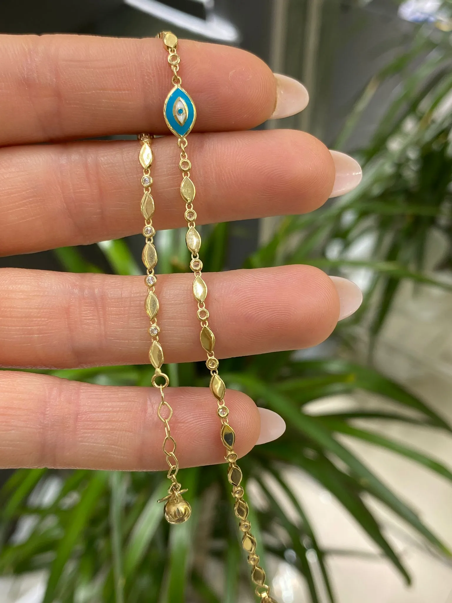 Favori Marka Mineli Mavi Model Bileklik