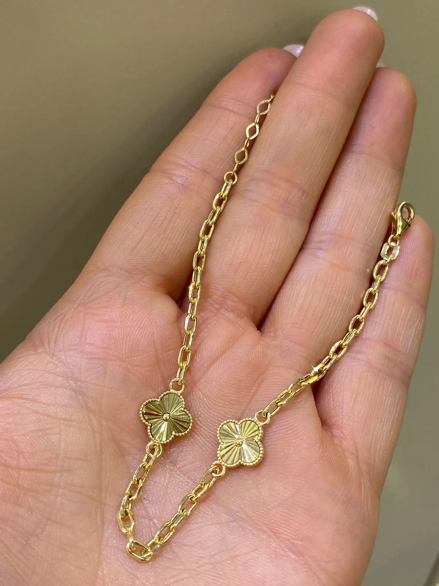 Favori Marka Yonca Model Bileklik