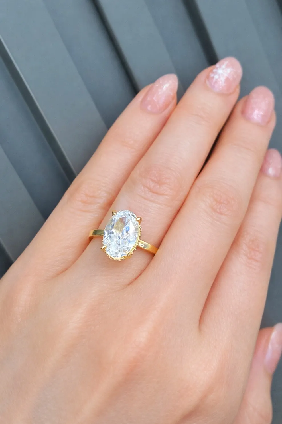 Favori Marka Oval Taşlı Yüzük