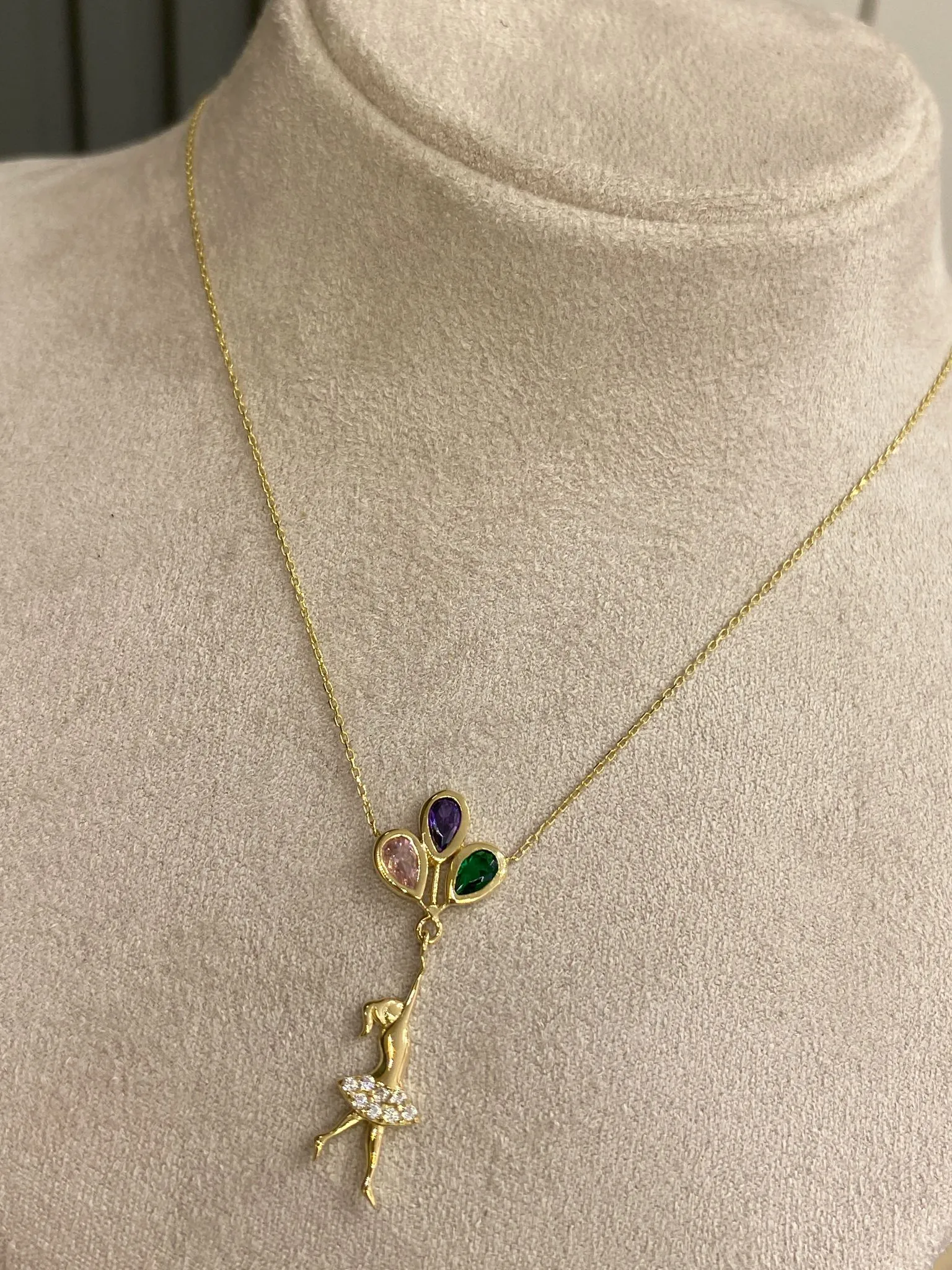 Favori Marka Renkli Taşlı Model Kolye