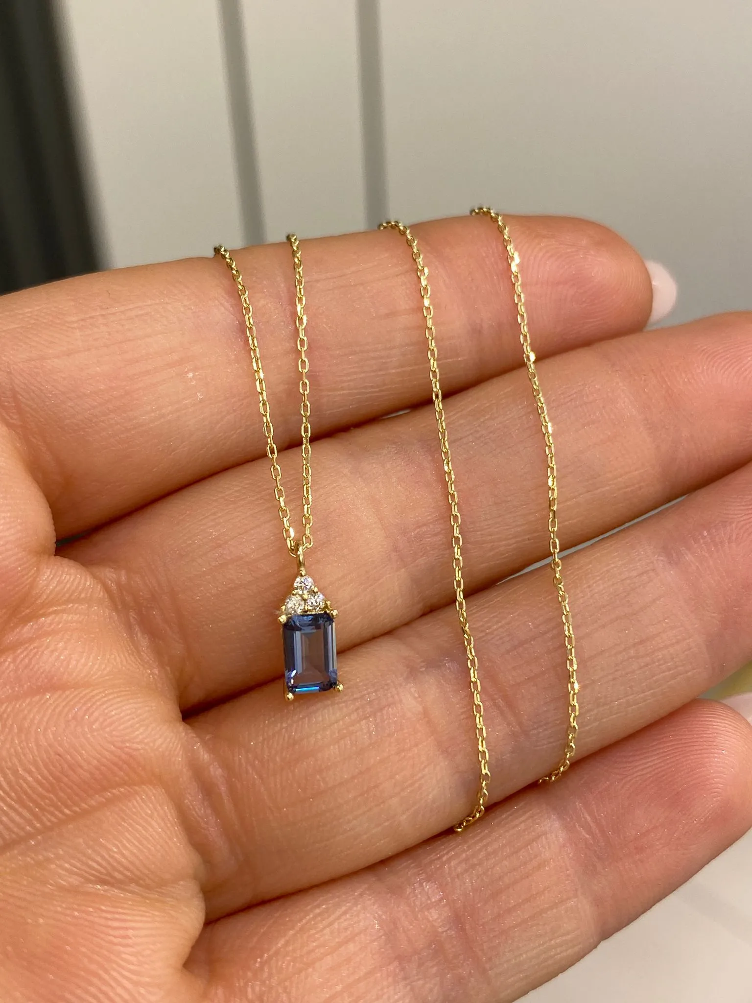 Favori Marka Mavi Baget Taşlı Model Kolye