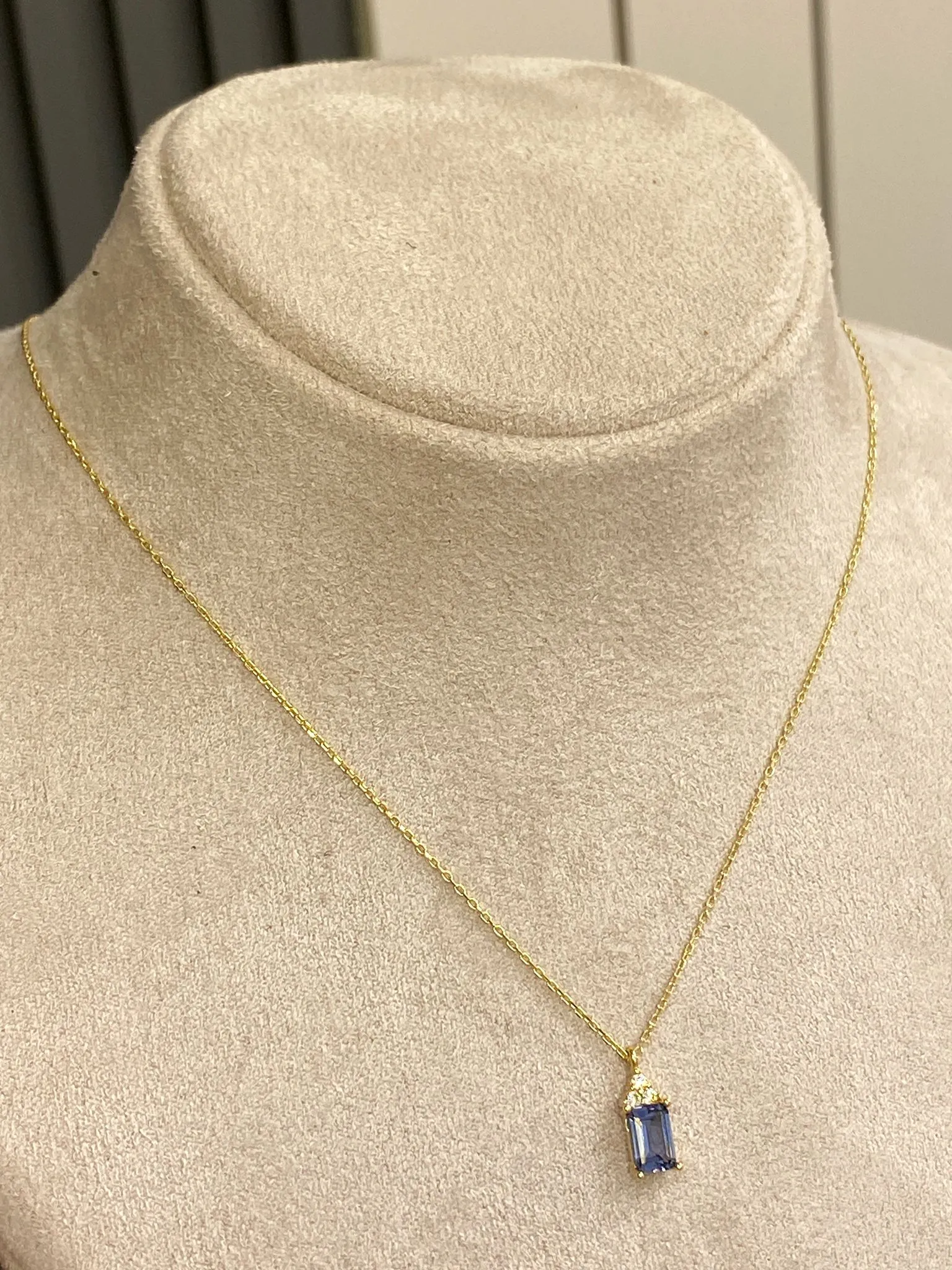 Favori Marka Mavi Baget Taşlı Model Kolye