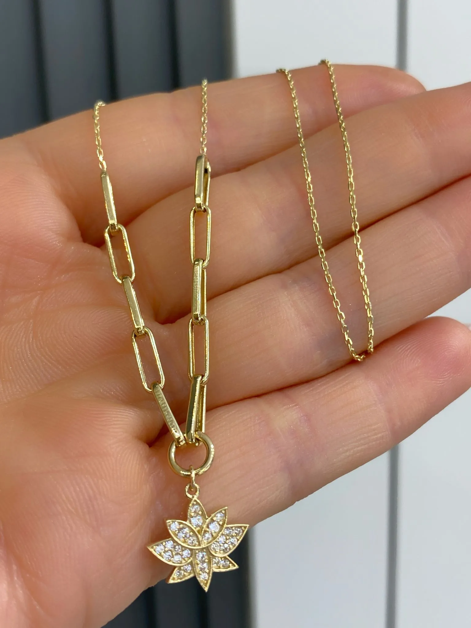 Favori Marka Lotus Çiçek Model Kolye