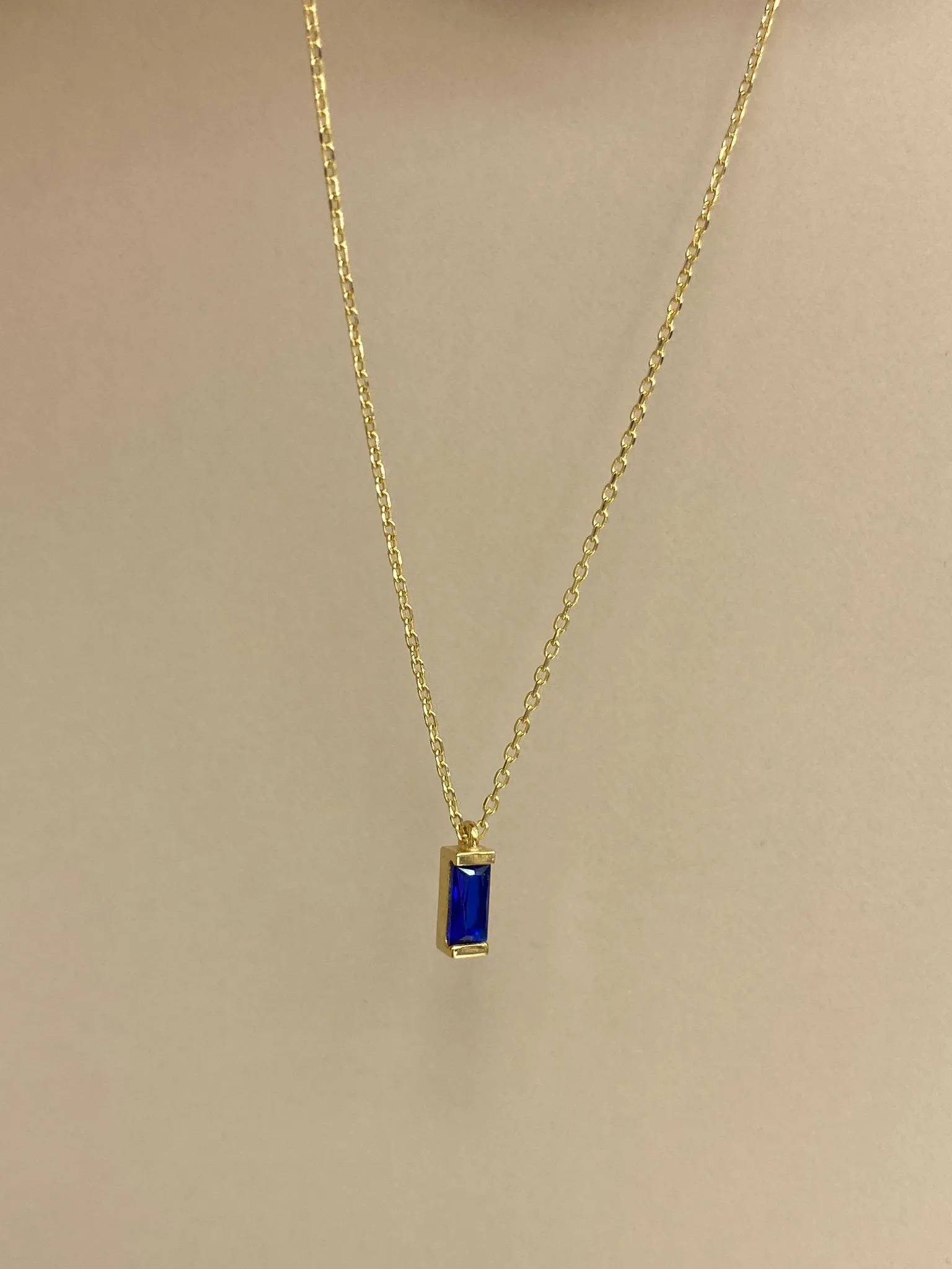 Favori Marka Mavi Taşlı Baget Kolye