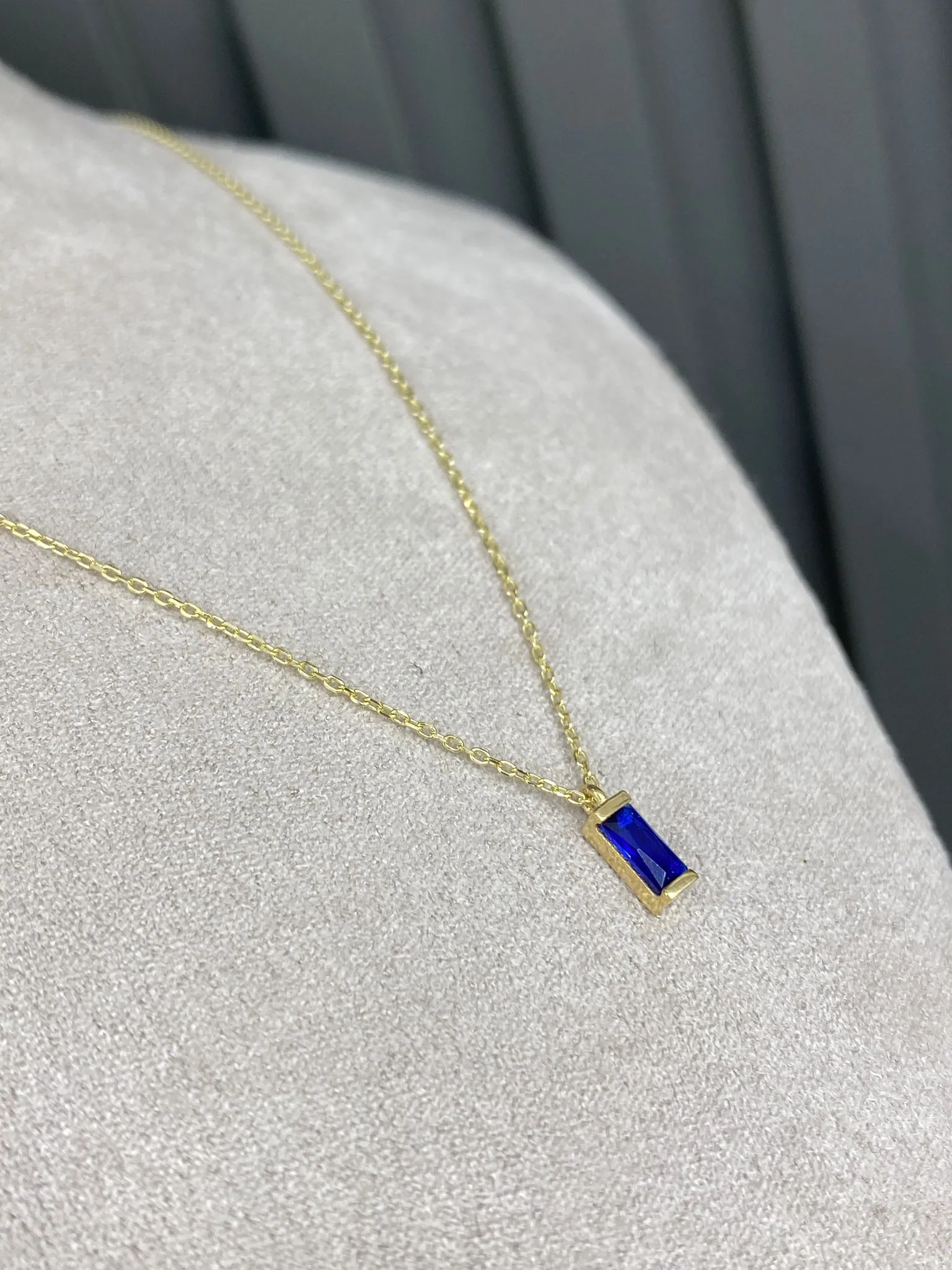 Favori Marka Mavi Taşlı Baget Kolye