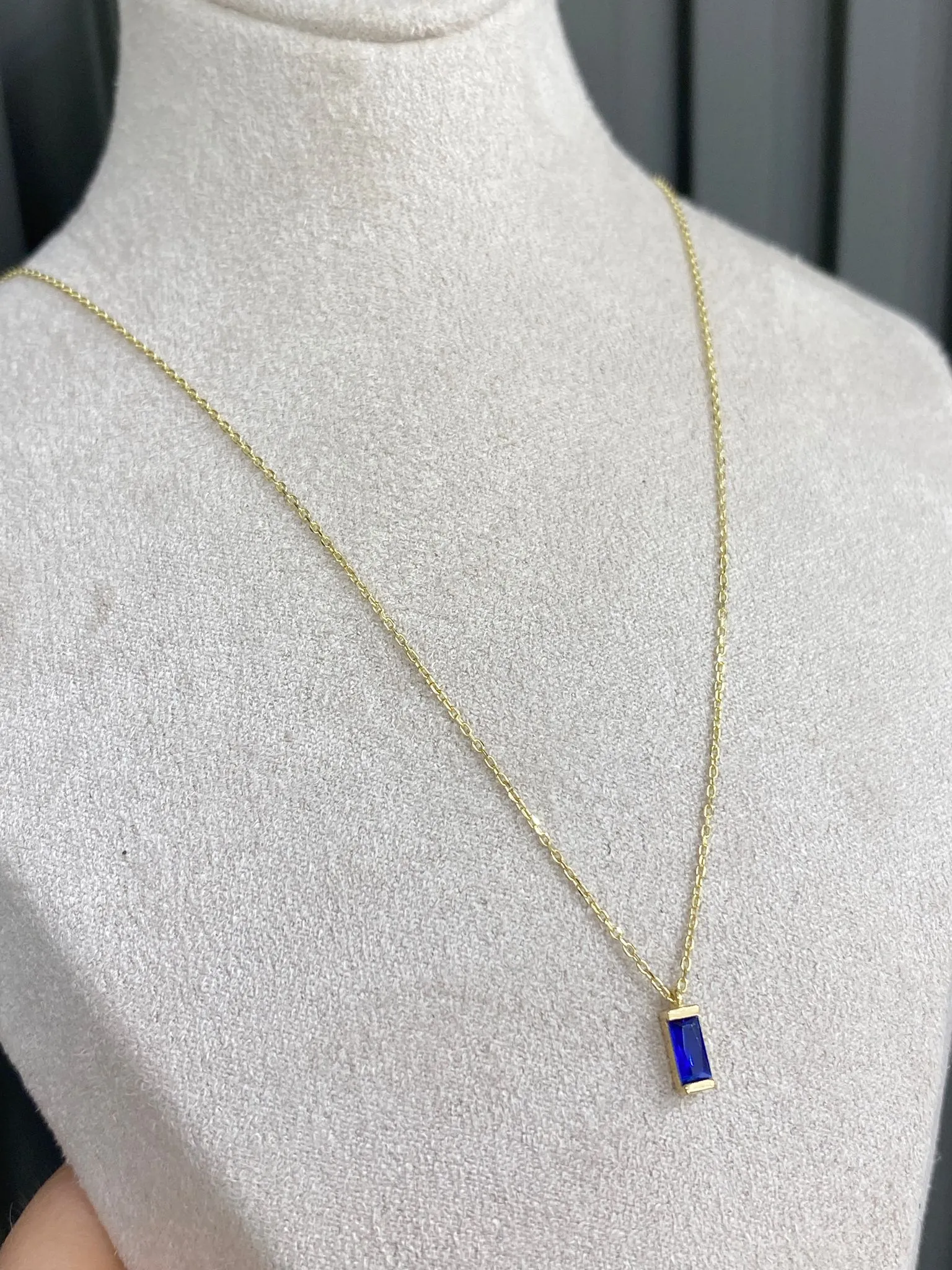 Favori Marka Mavi Taşlı Baget Kolye