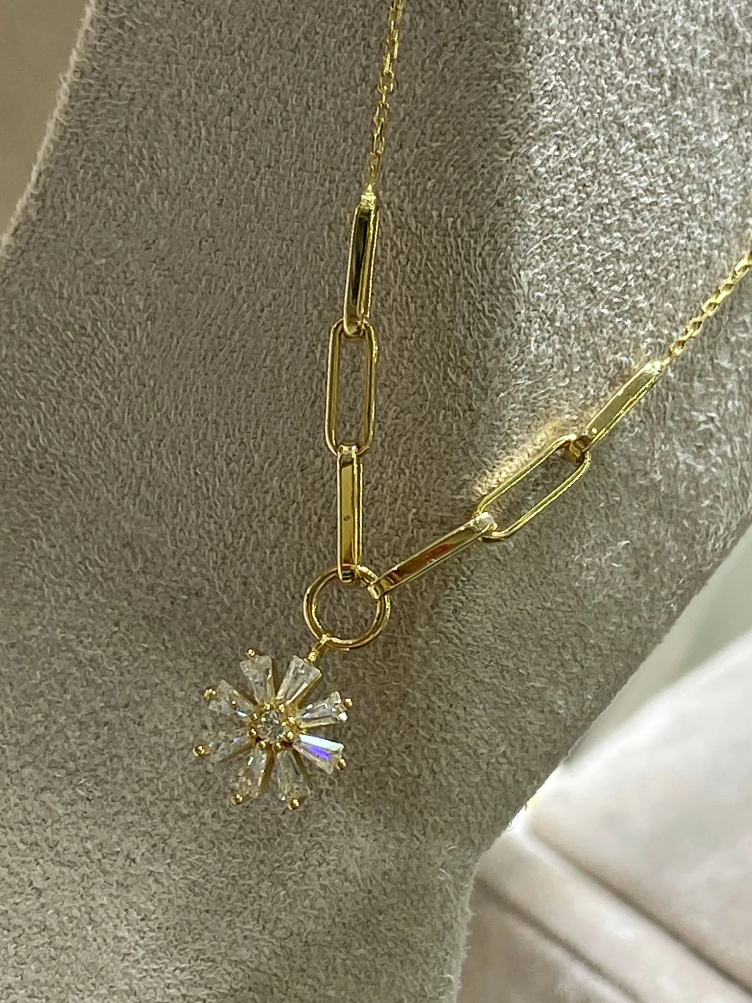 Favori Marka Kar Tanesi Model Kolye