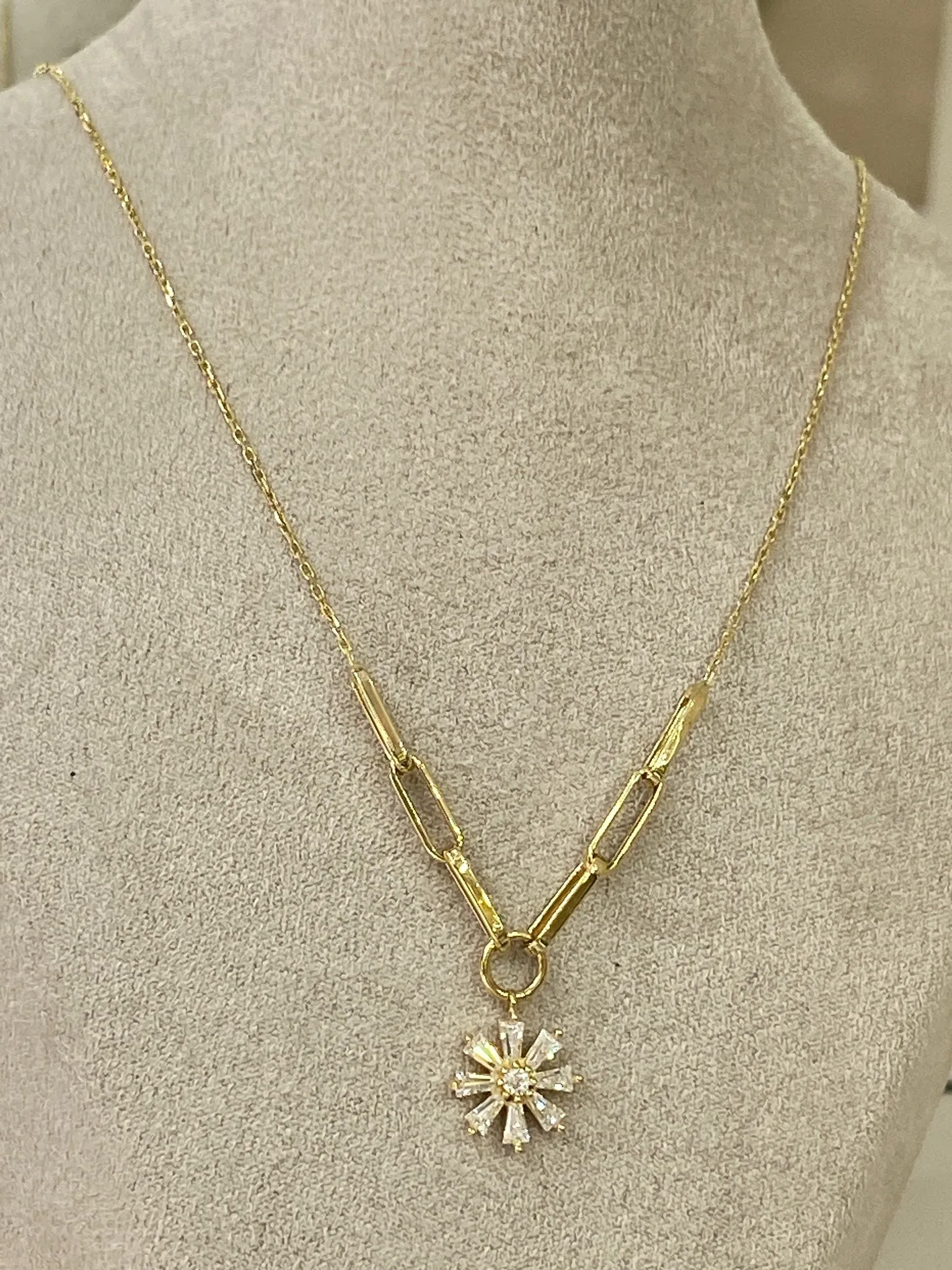 Favori Marka Kar Tanesi Model Kolye