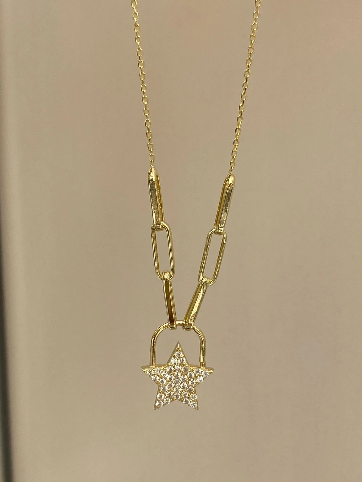 Favori Marka Yıldız Model Kolye