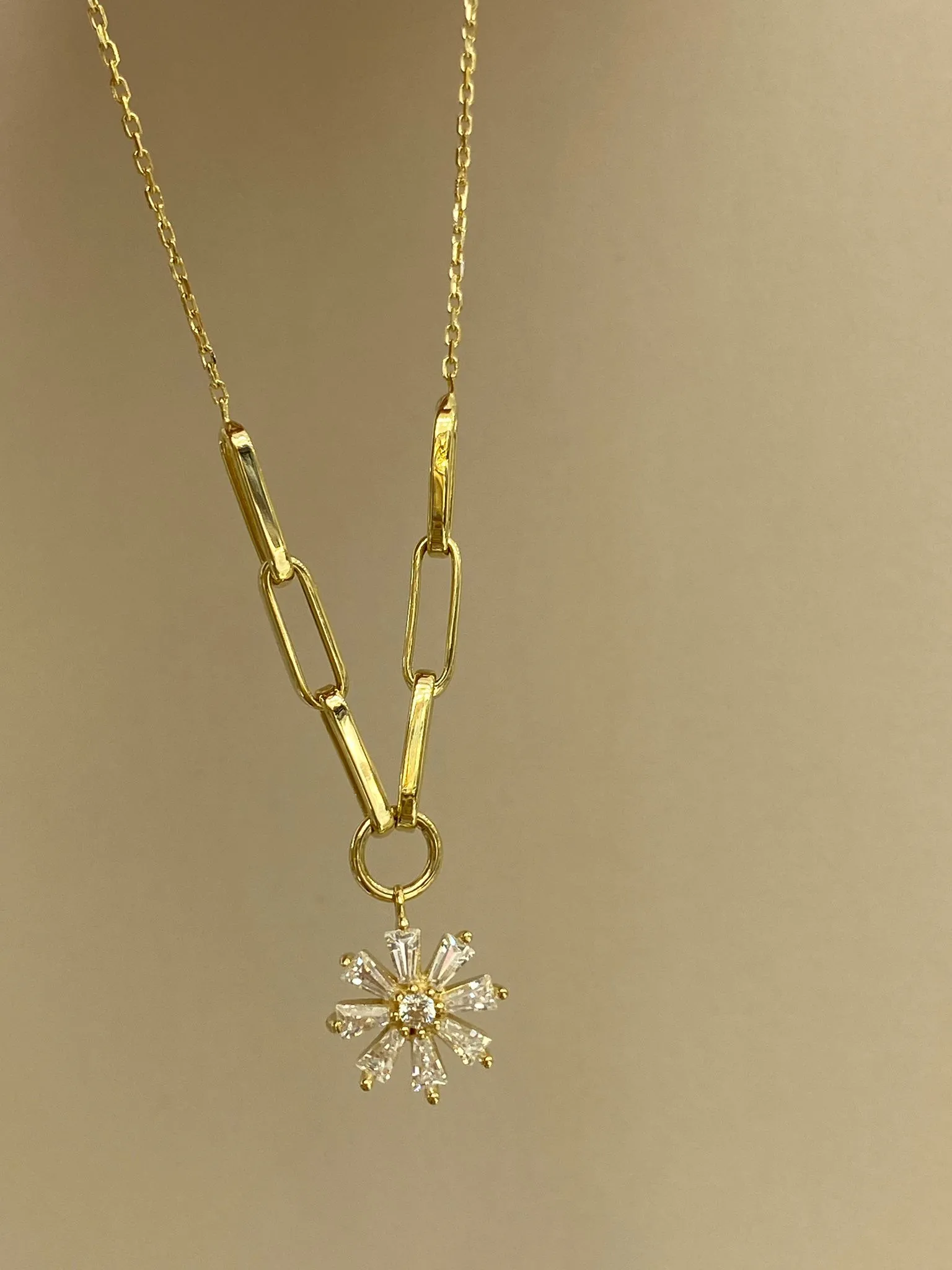 Favori Marka Kar Tanesi Model Kolye