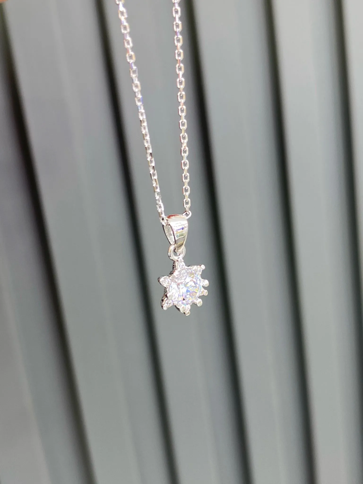 Favori Marka Lotus Çiçeği Model Kolye