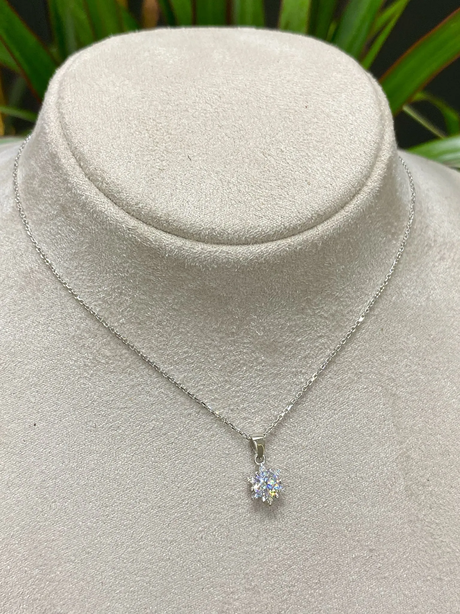 Favori Marka Lotus Çiçeği Model Kolye