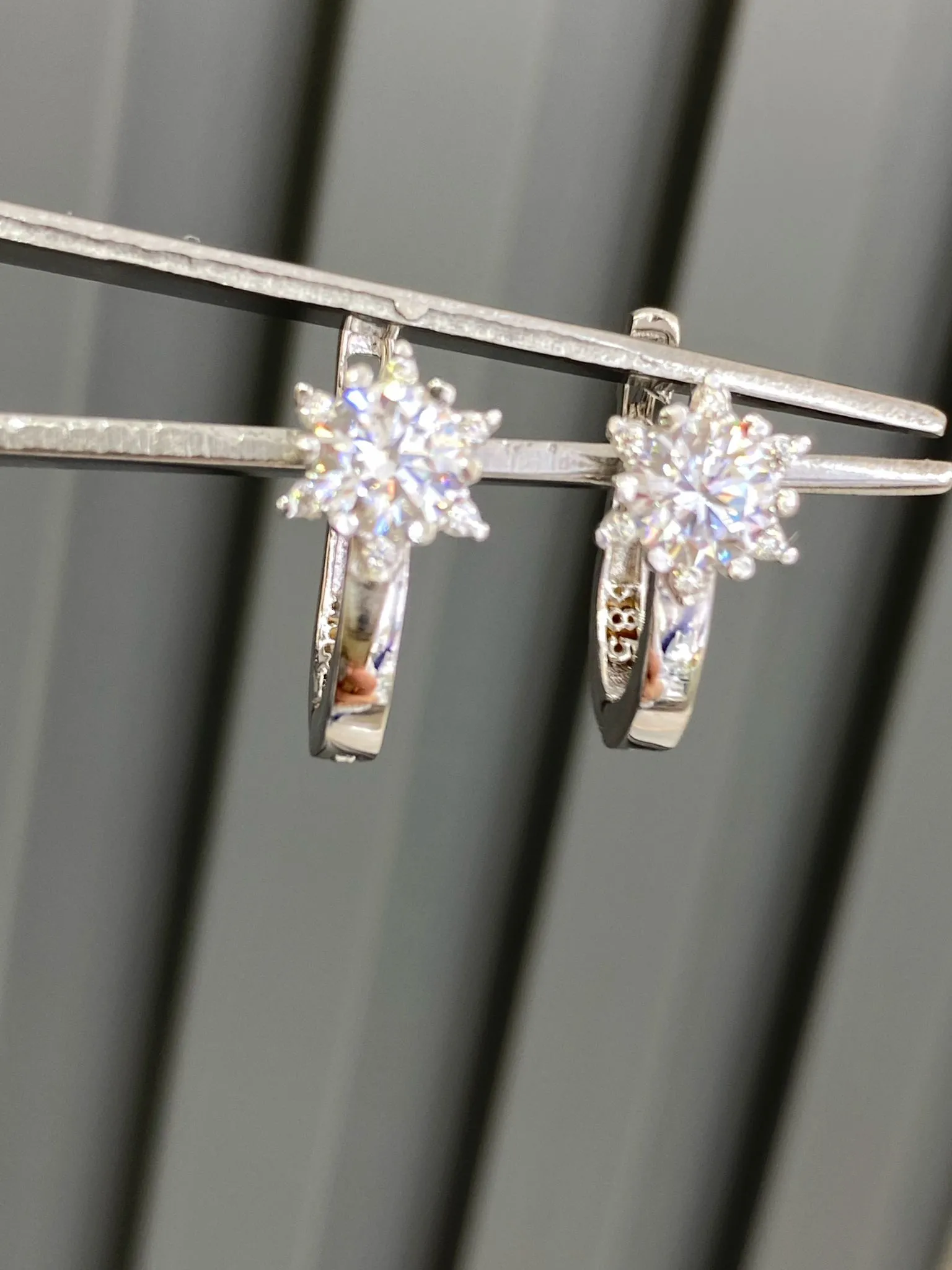 Favori Marka Lotus Çiçeği Model Küpe