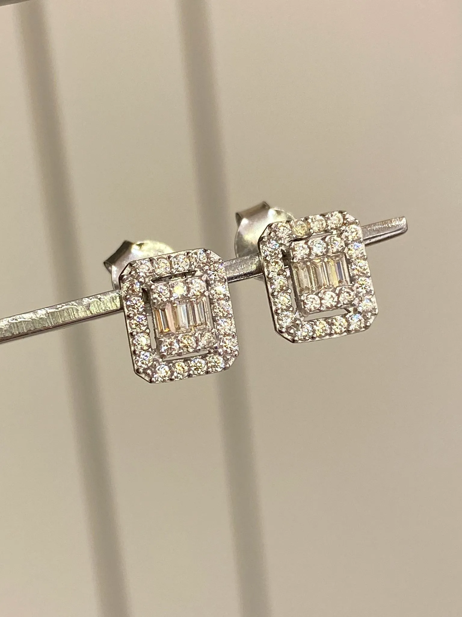 Favori Marka Baget Model Küpe