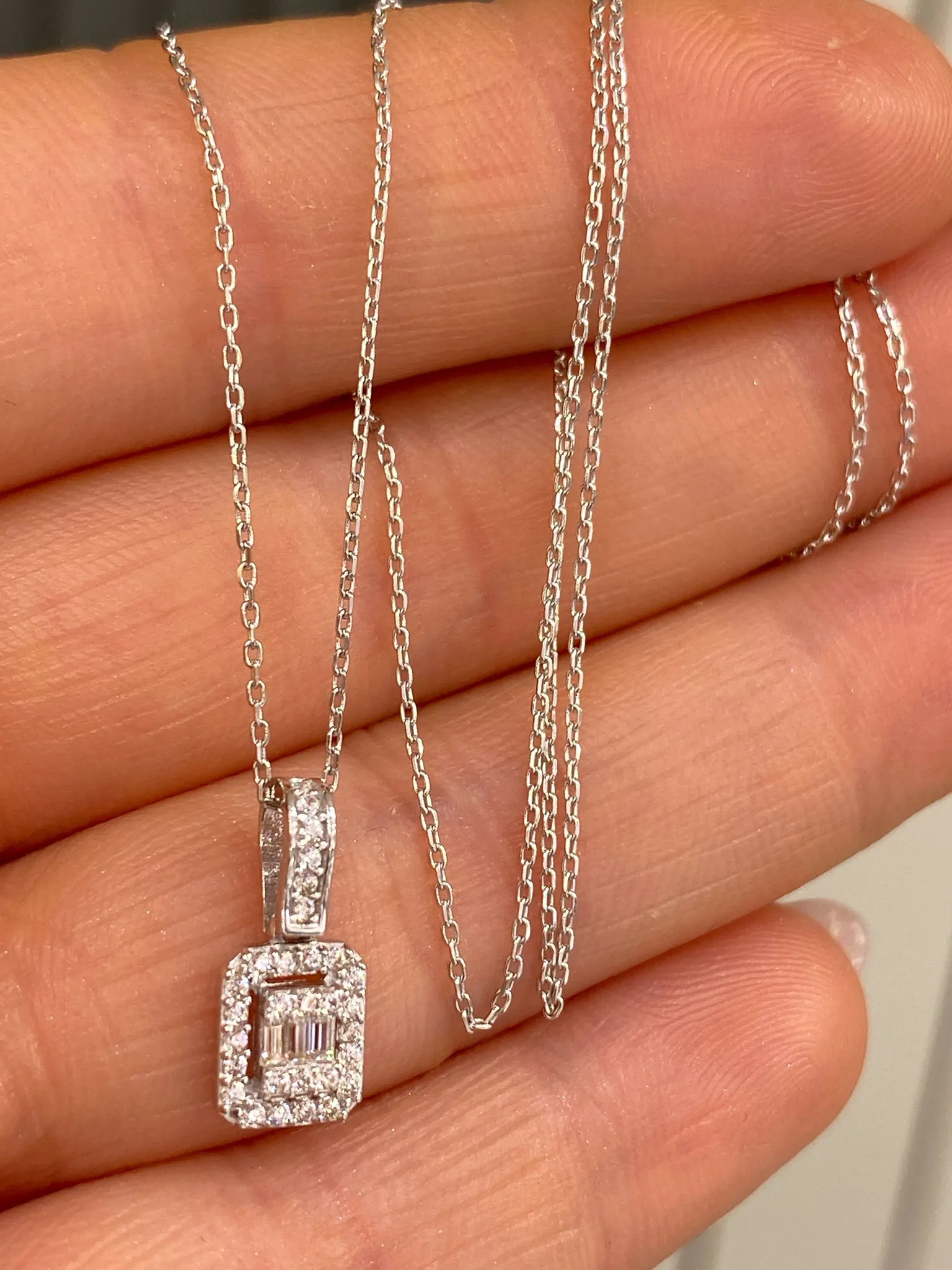 Favori Marka Baget Model Kolye