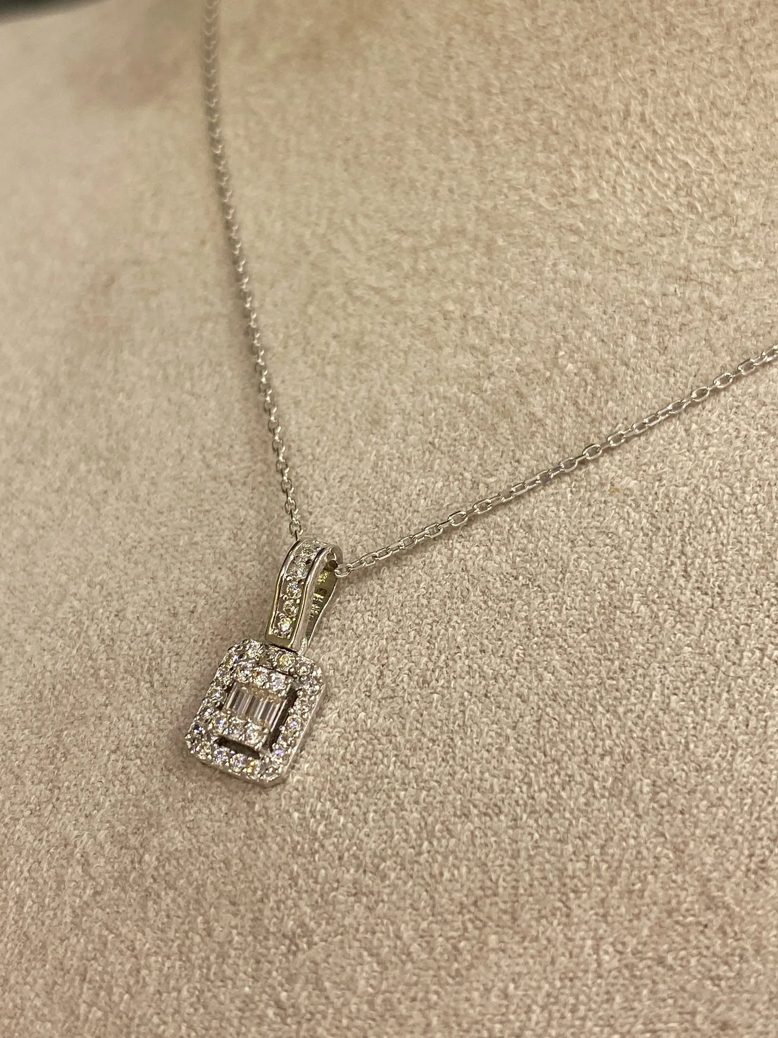 Favori Marka Baget Model Kolye