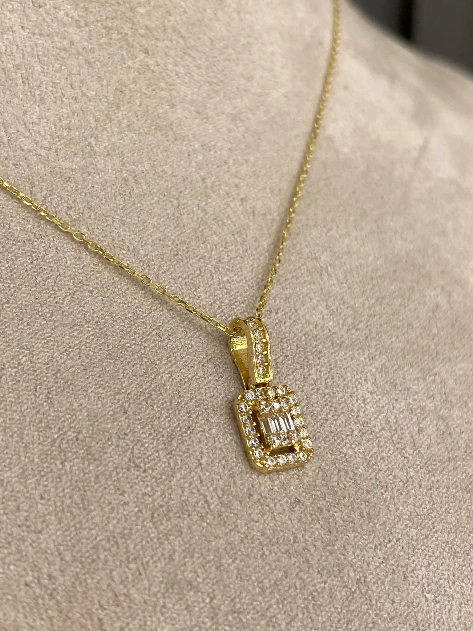 Favori Marka Baget Model Kolye