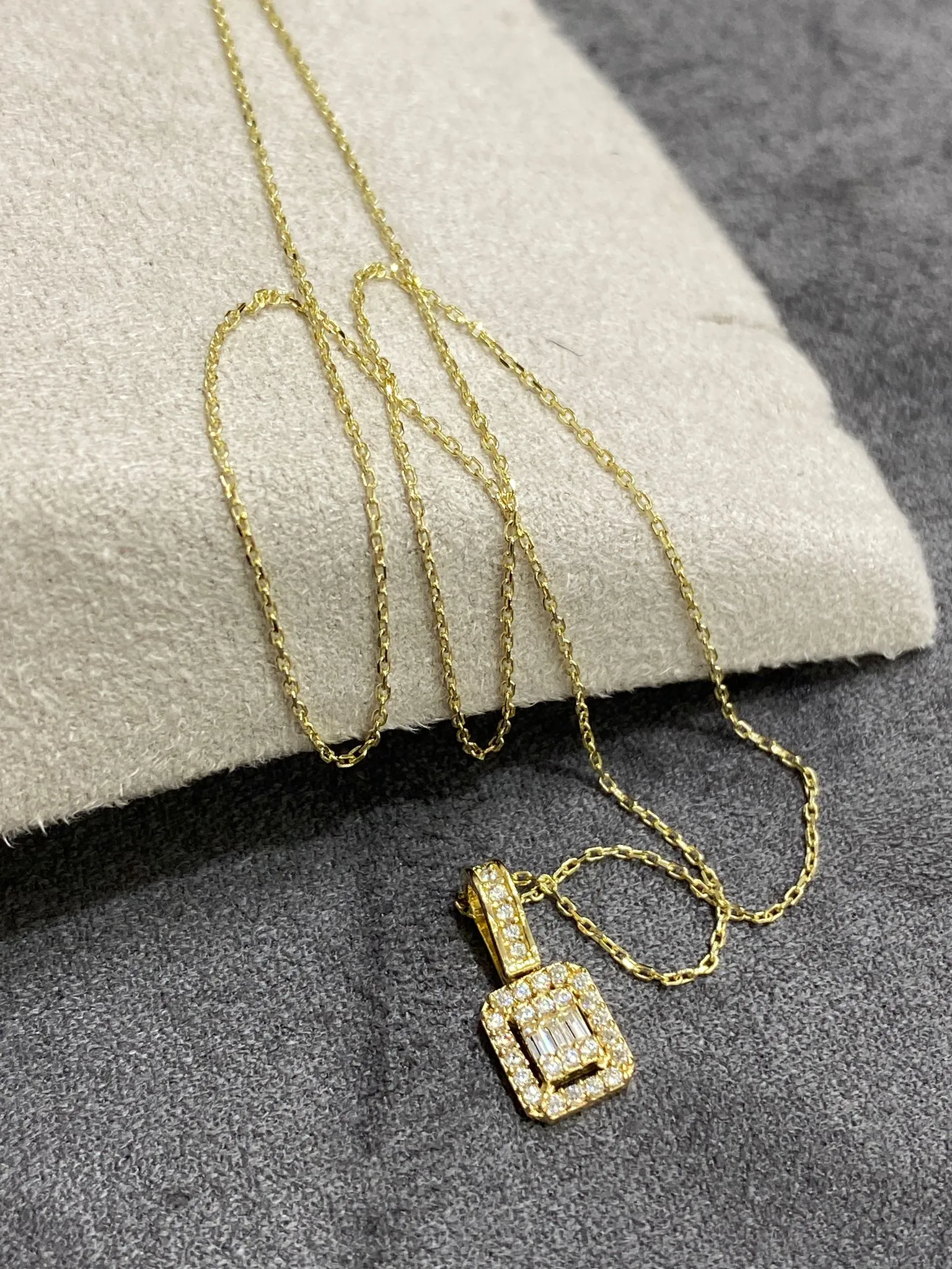 Favori Marka Baget Model Kolye