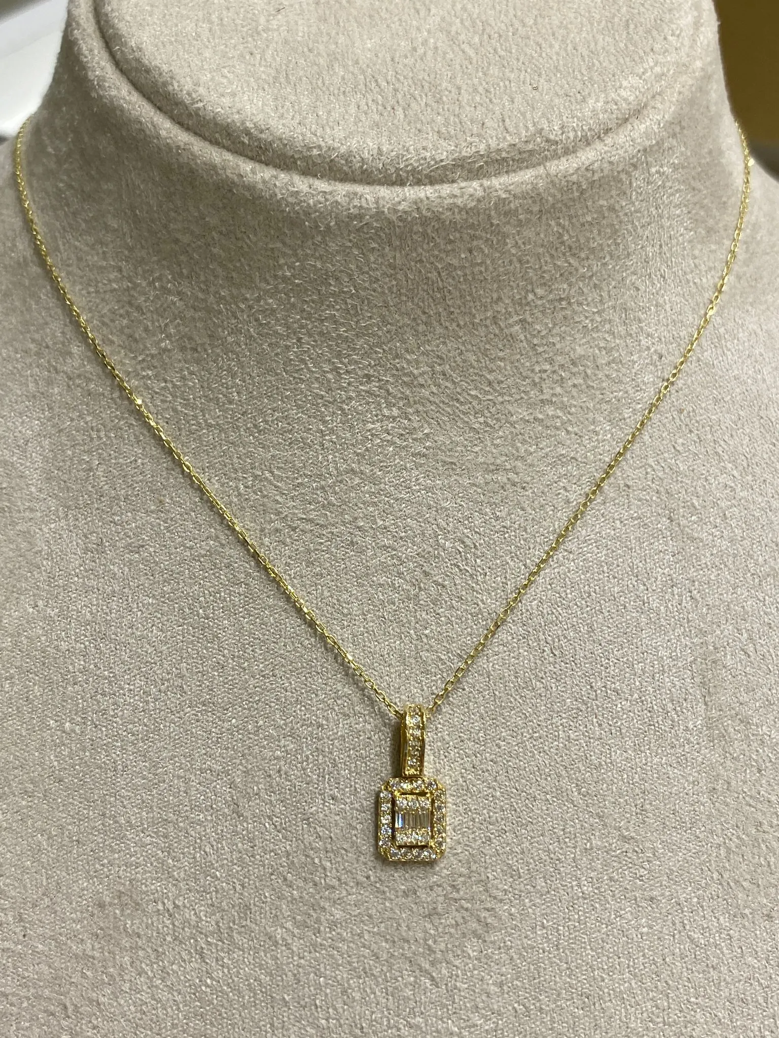 Favori Marka Baget Model Kolye