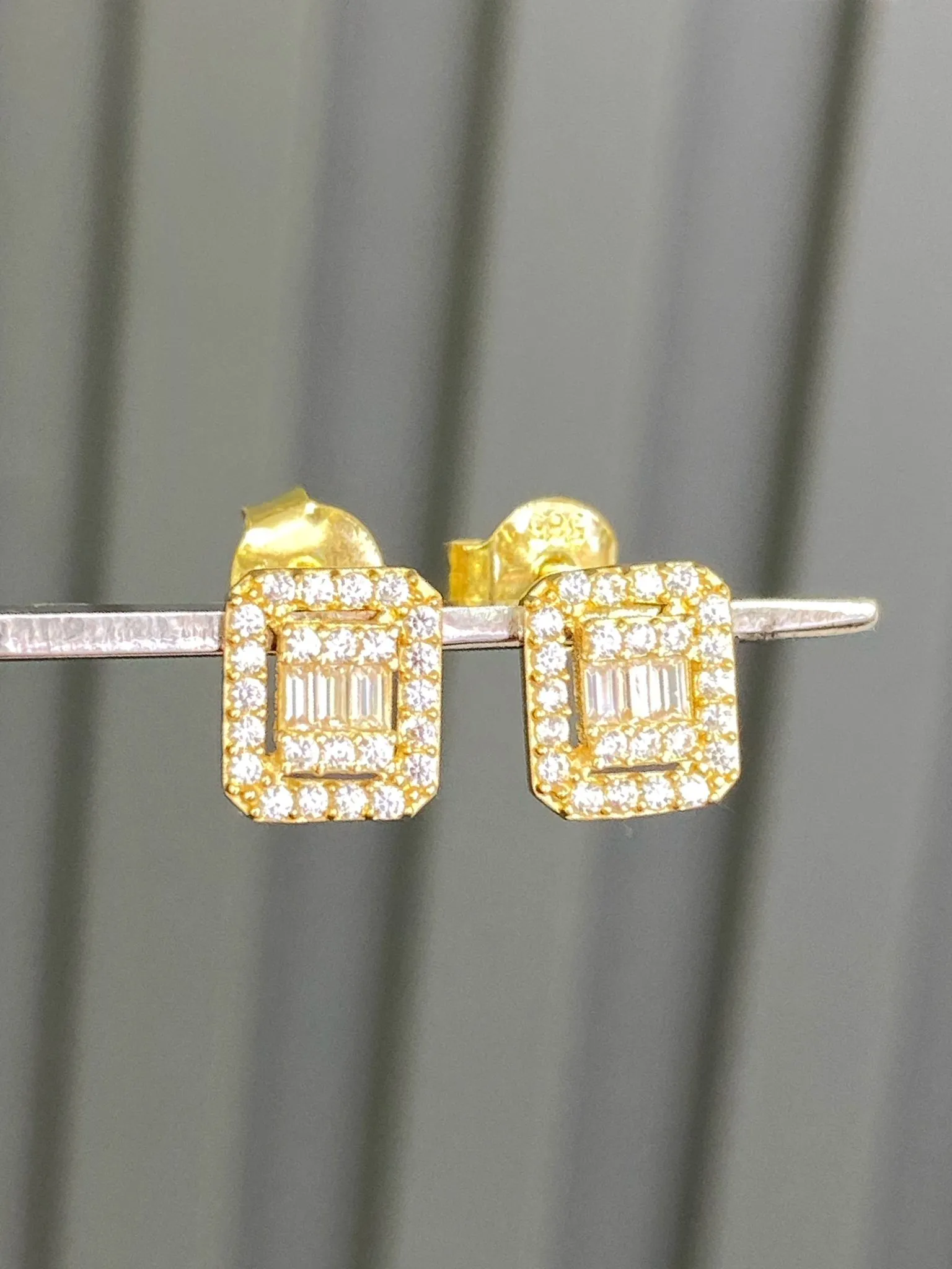 Favori Marka Baget Model Küpe