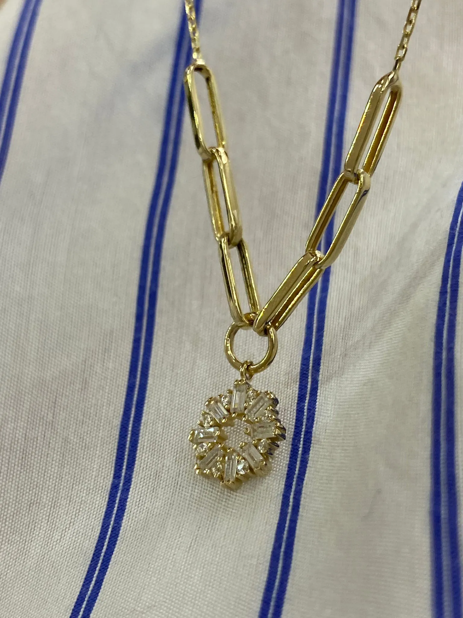 Favori Marka Kar Tanesi Model Kolye