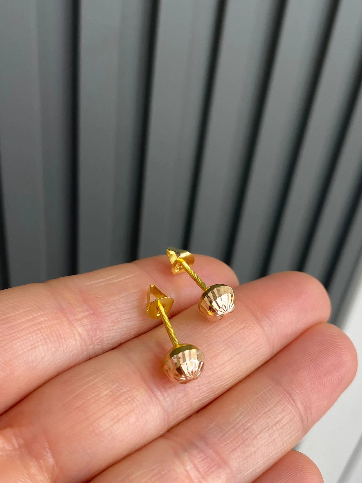 Favori Marka Top Model Küpe