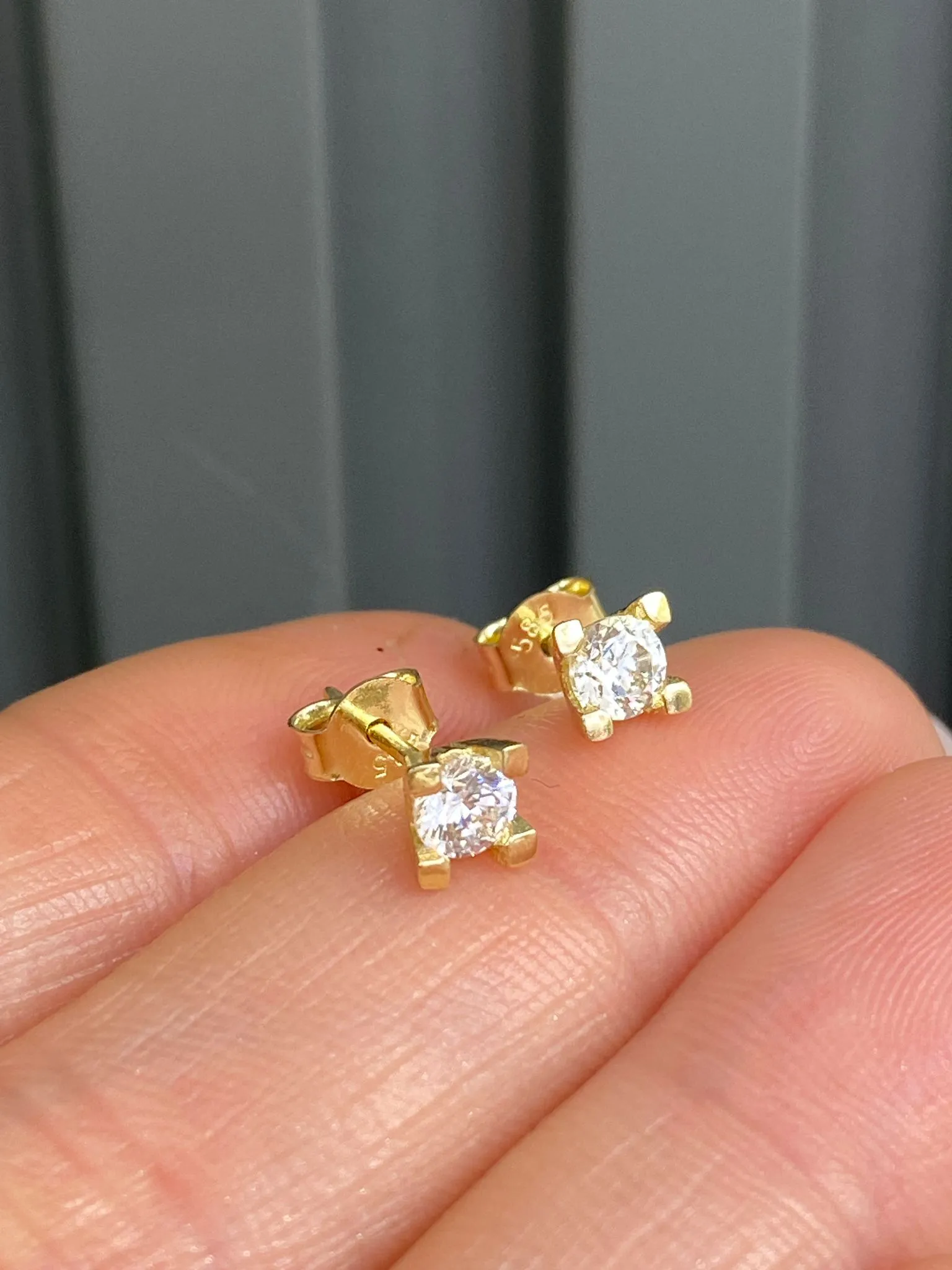 Favori Marka Tektaş Model Küpe