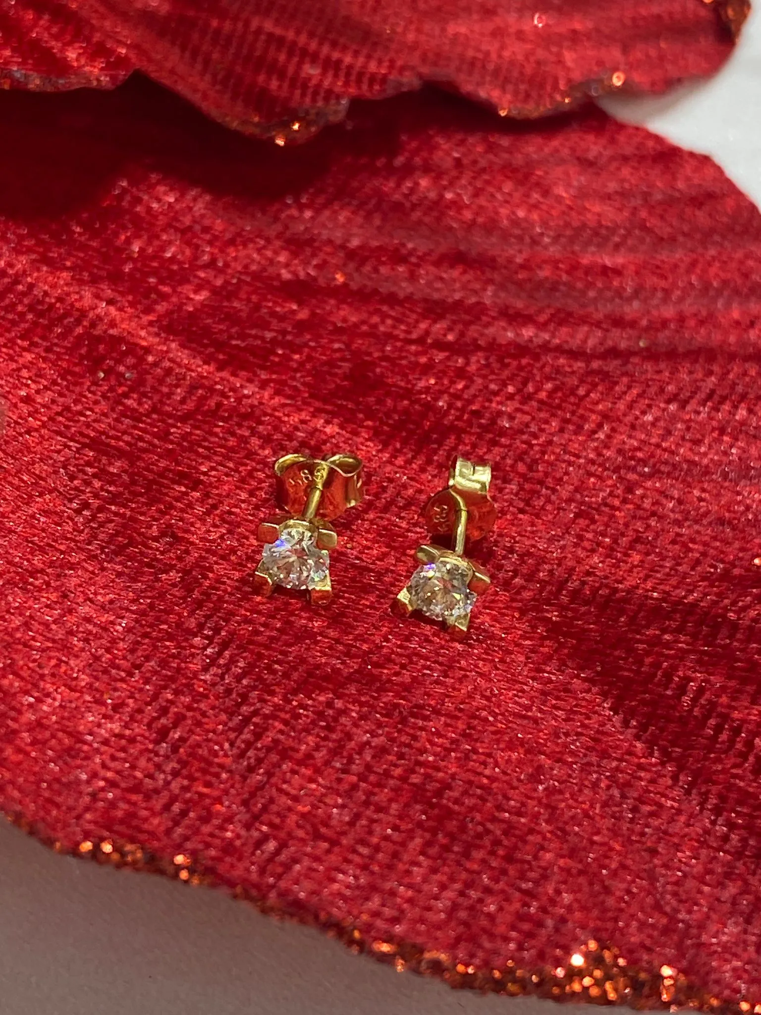 Favori Marka Tektaş Model Küpe