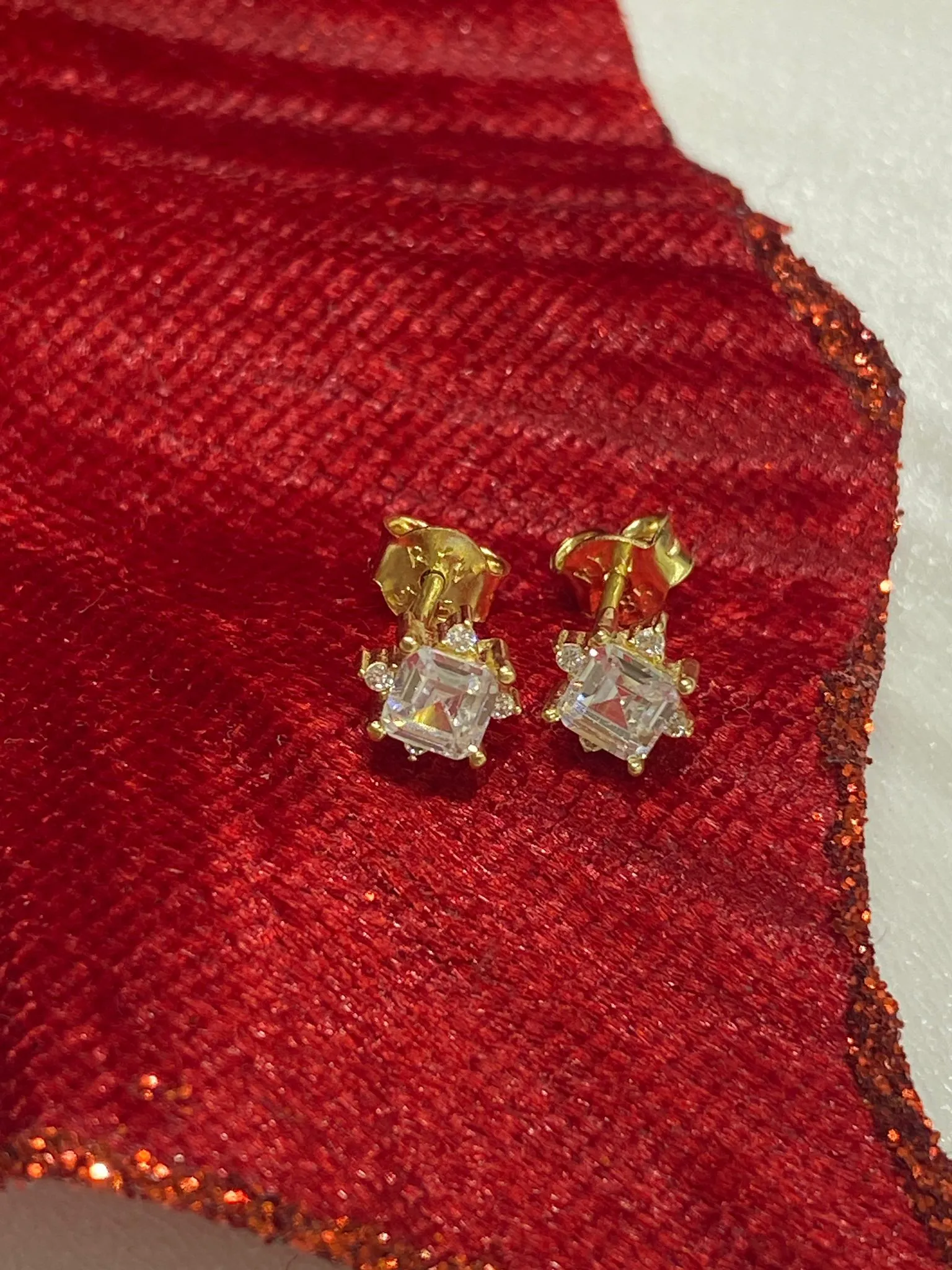 Favori Marka Tektaş Model Küpe