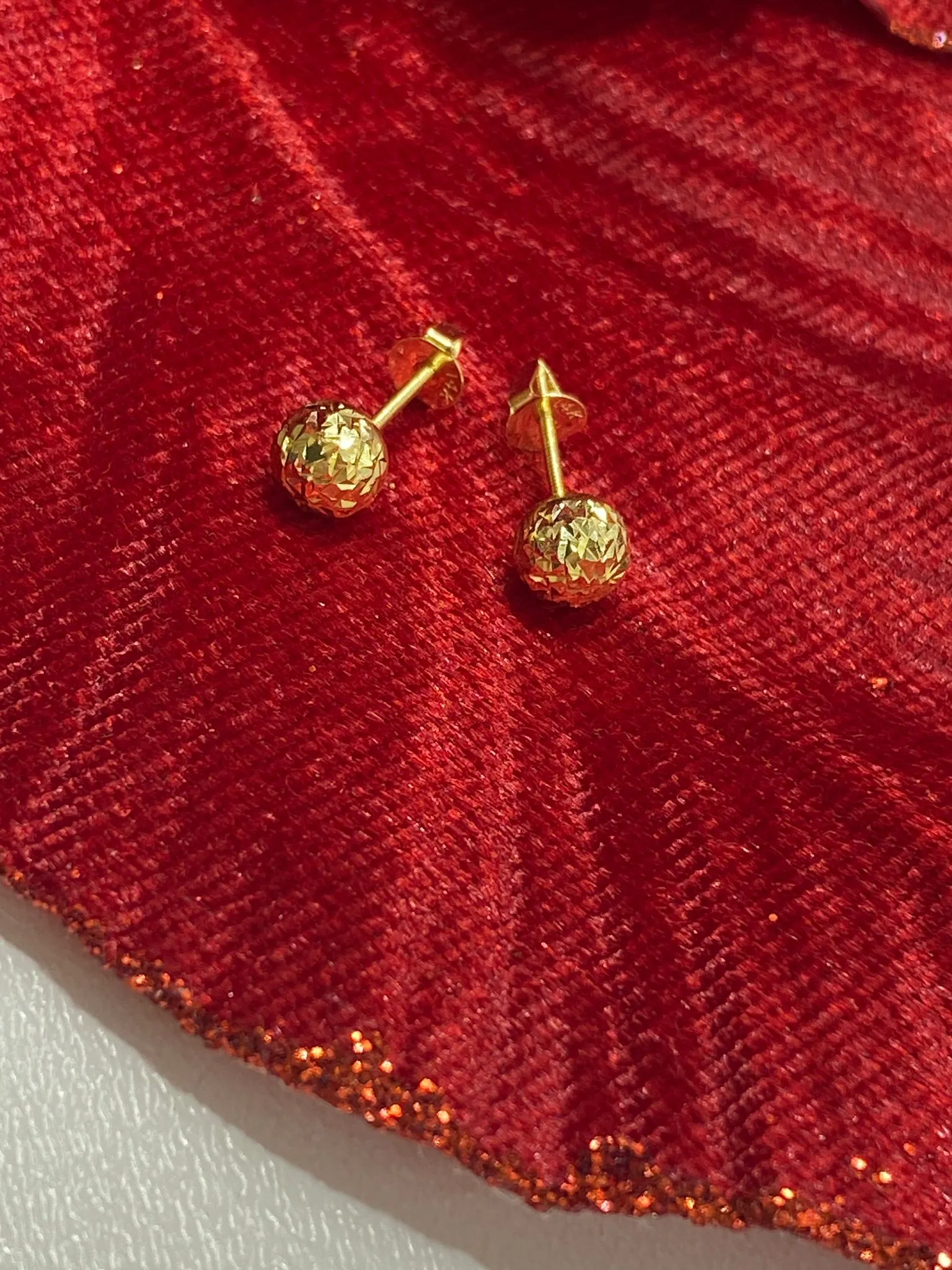 Favori Marka Top Model Küpe