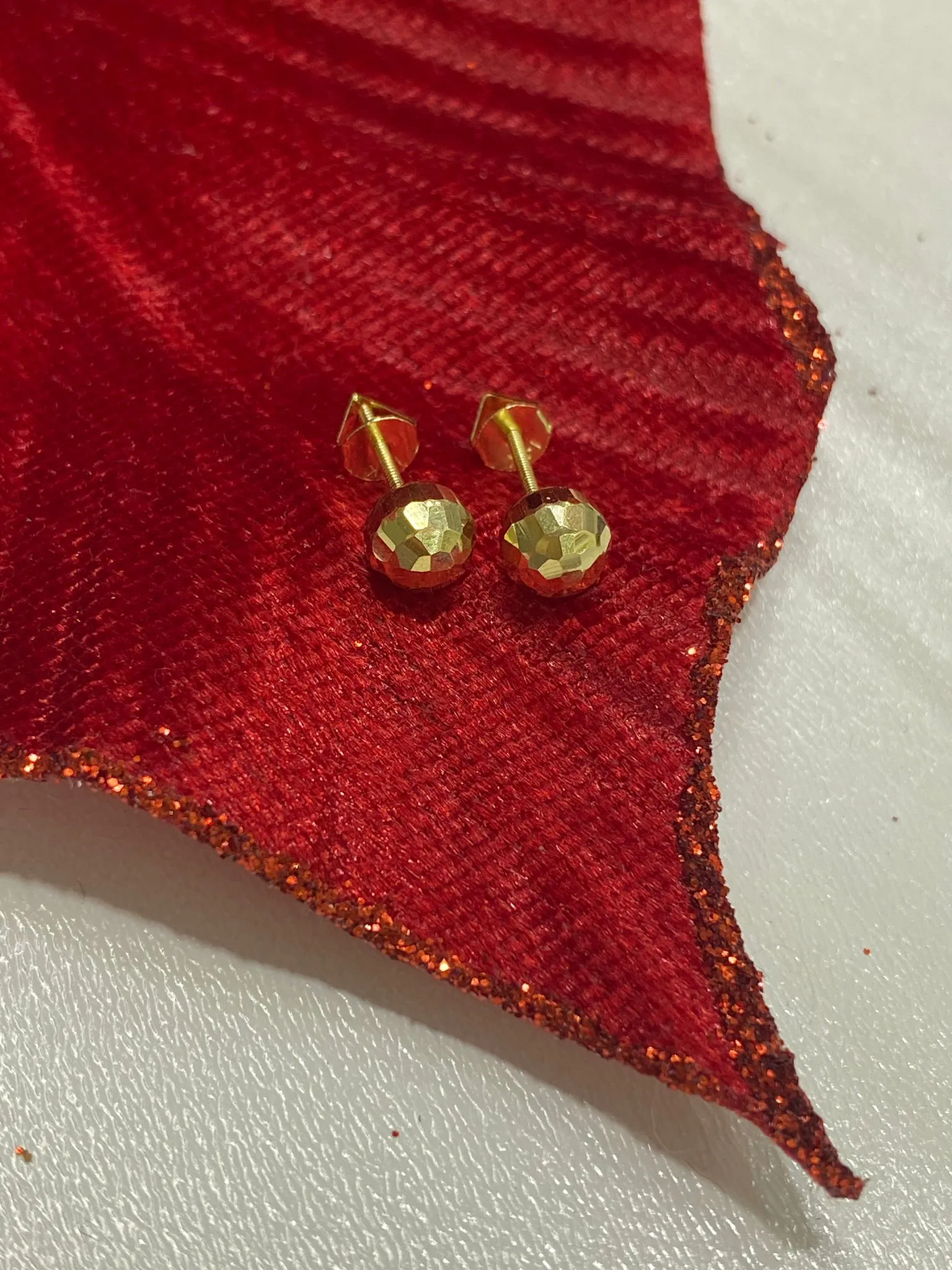 Favori Marka Top Model Küpe