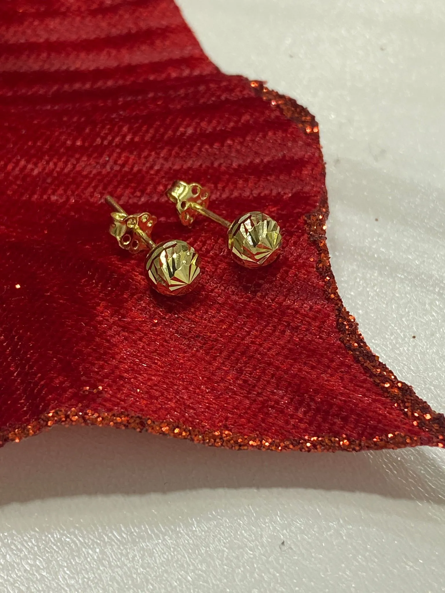 Favori Marka Top Model Küpe