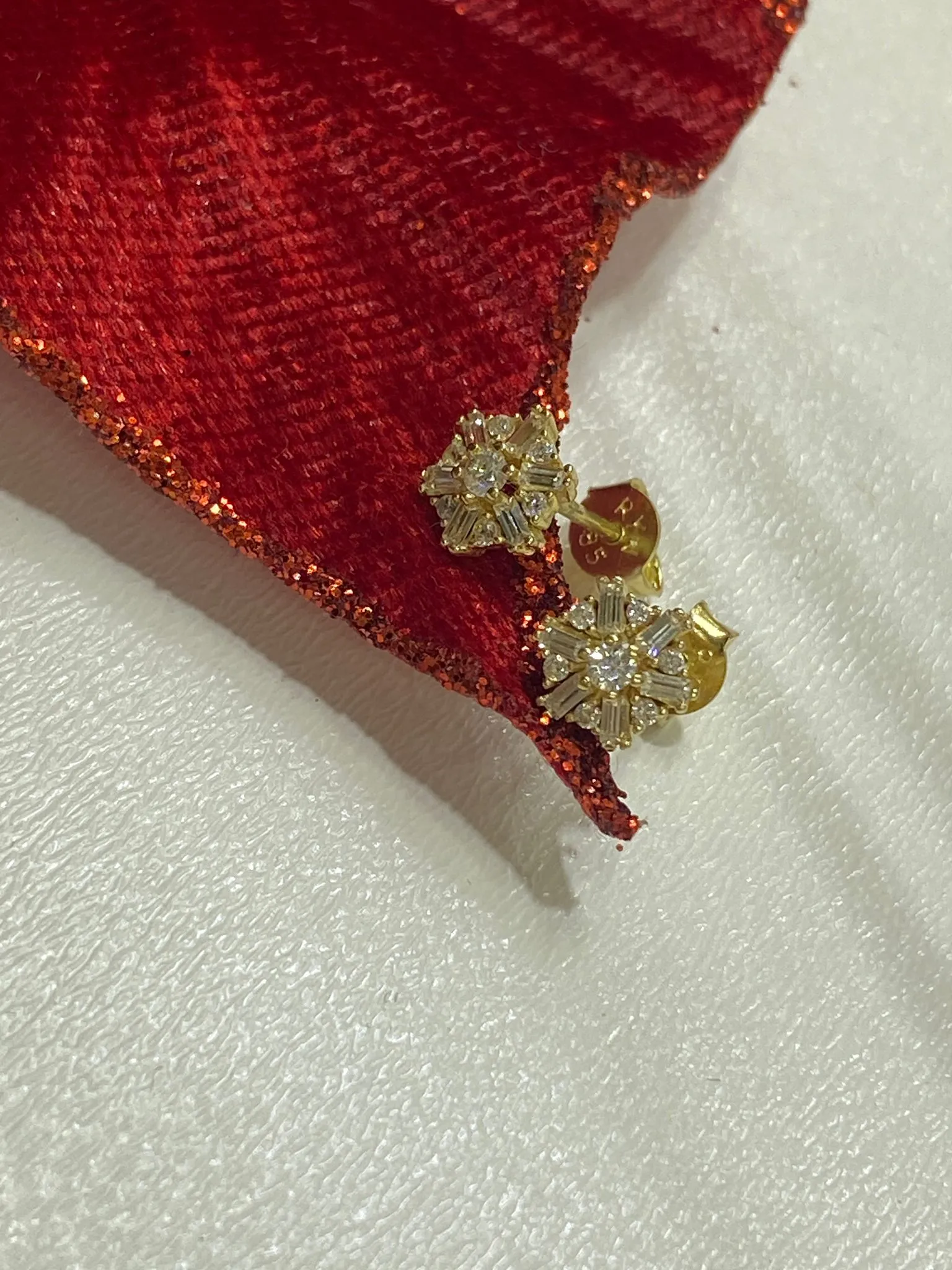 Favori Marka Kar Tanesi Model Küpe