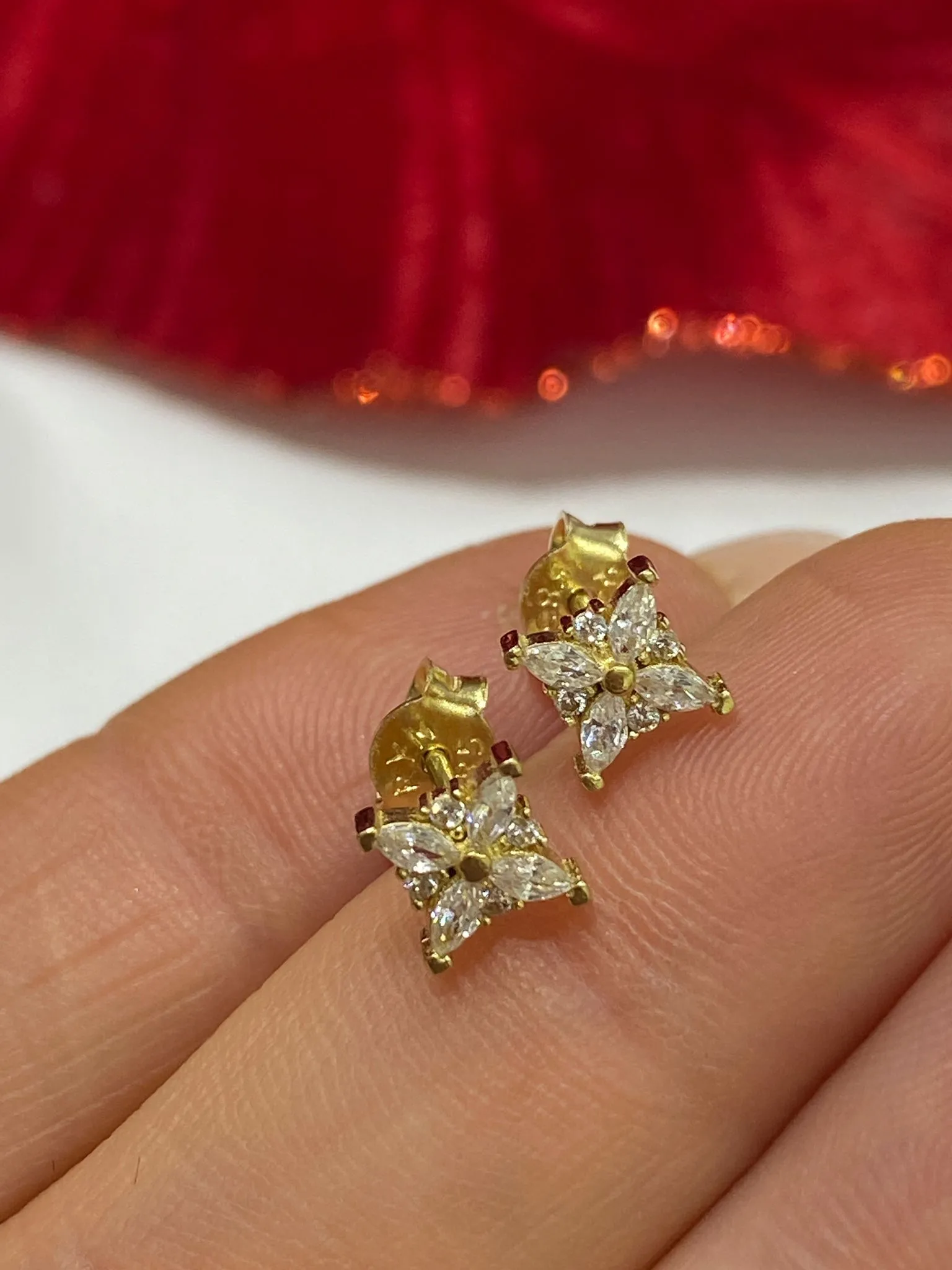 Favori Marka Yonca Model Küpe