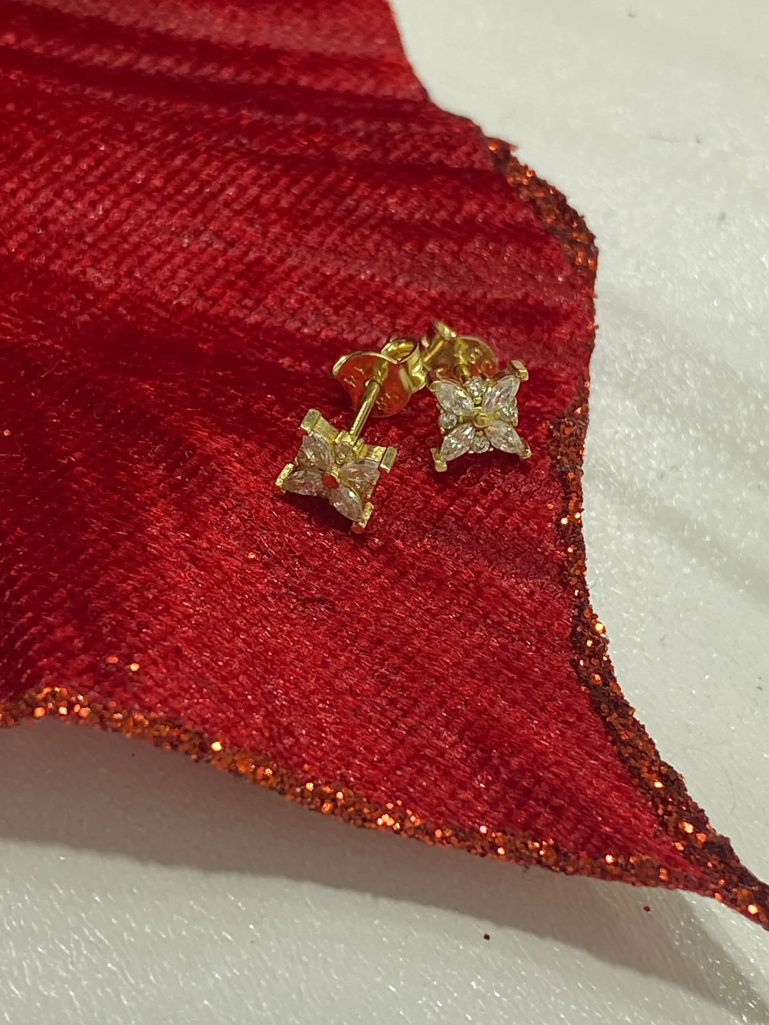 Favori Marka Yonca Model Küpe