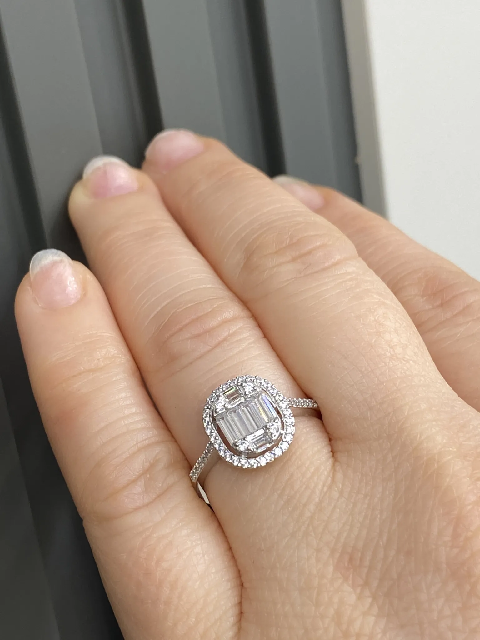 Favori Marka Oval Taşlı Baget Yüzük