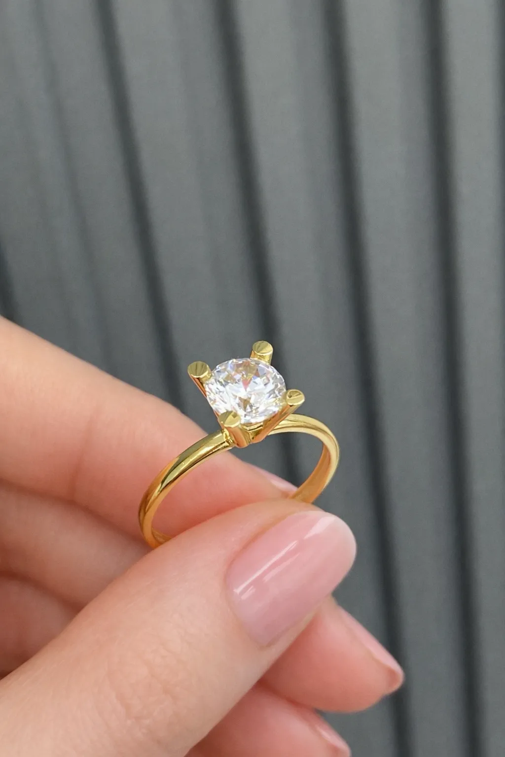 Favori Marka Tek Taş Model Yüzük