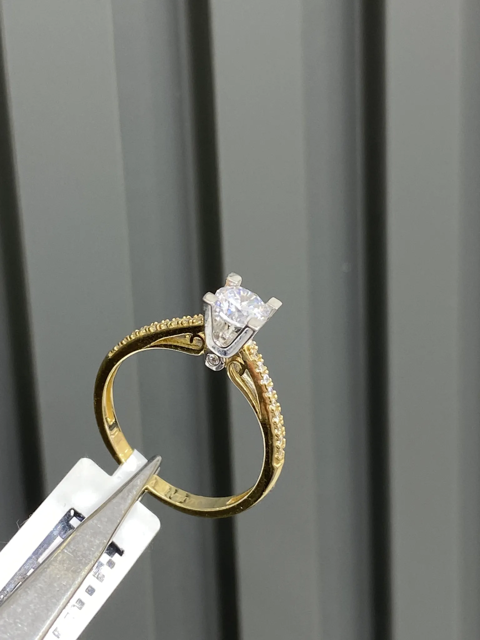 Favori Marka Tek Taş Model Yüzük