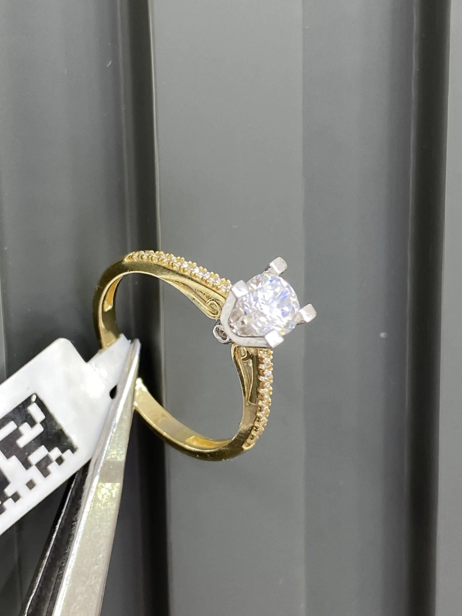 Favori Marka Tek Taş Model Yüzük